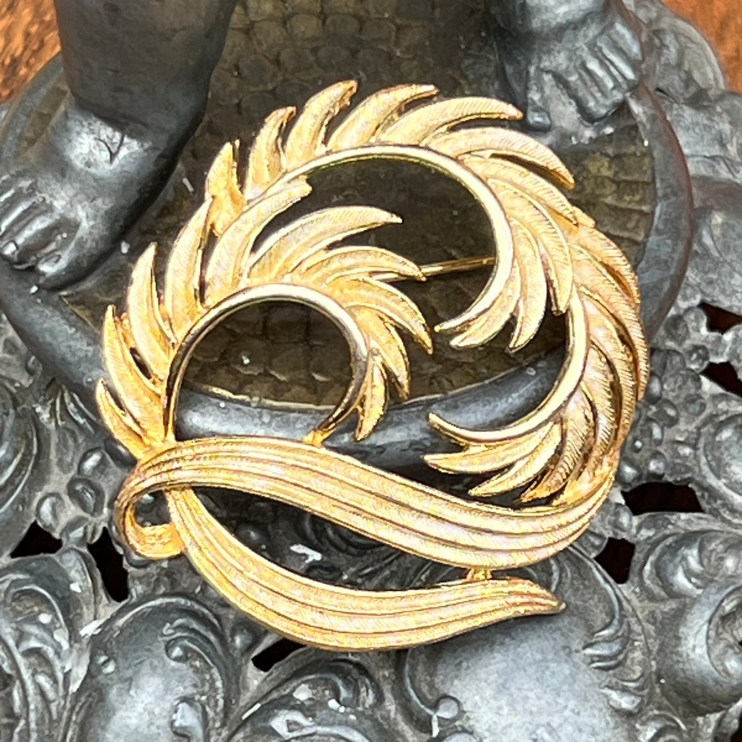 Vintage Lisner Stylized Floral Swirl Pin