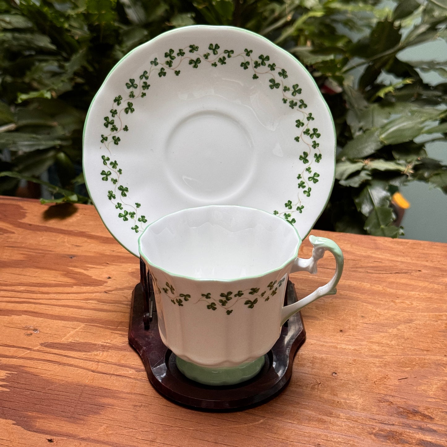 Vintage Royal Crest Clover Tea Cup & Saucers