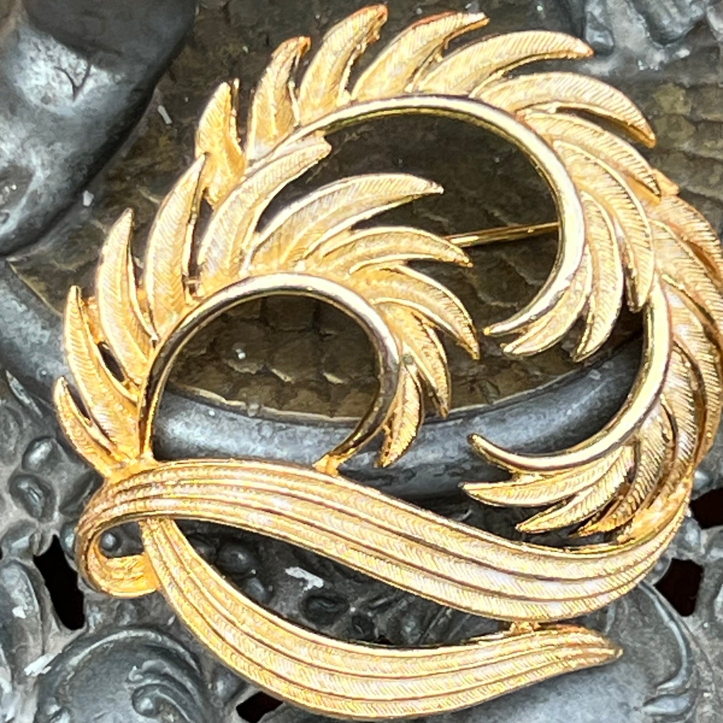 Vintage Lisner Stylized Floral Swirl Pin