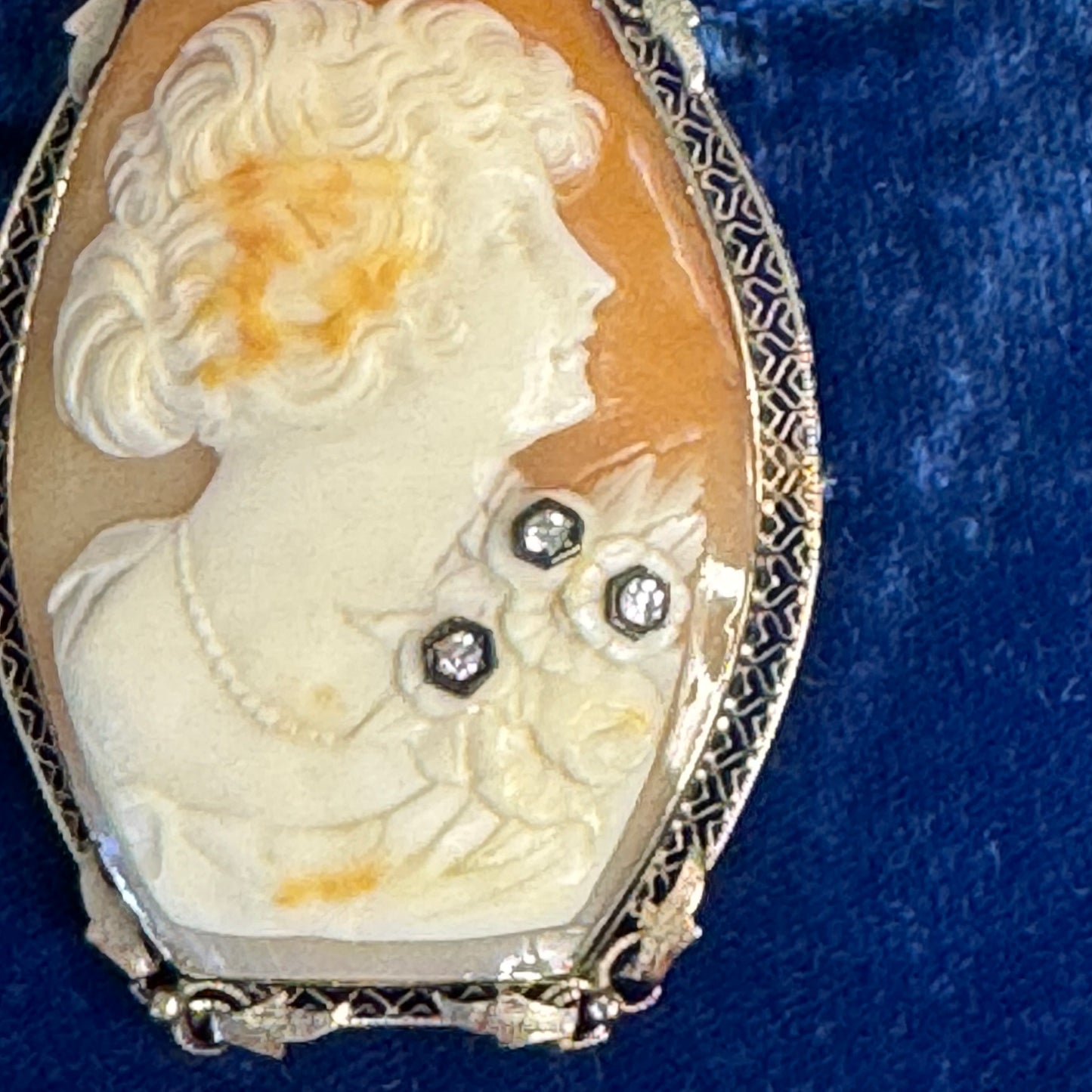 Victorian 14K White Gold Carved Cameo & Three Diamonds Brooch Pendant