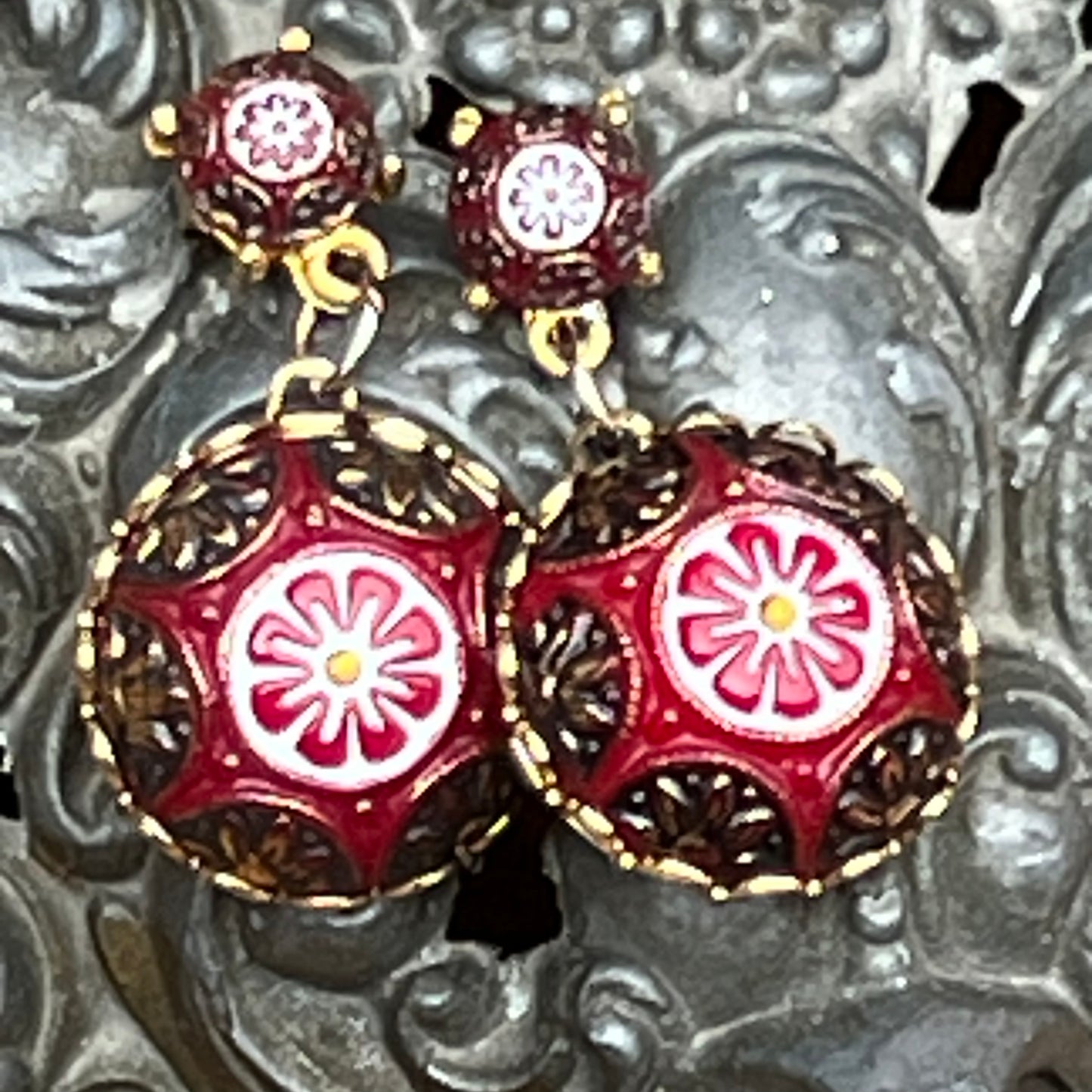 Vintage Unsigned Celebrity Delizza & Elster Morrocan Matrix Pierced Earrings