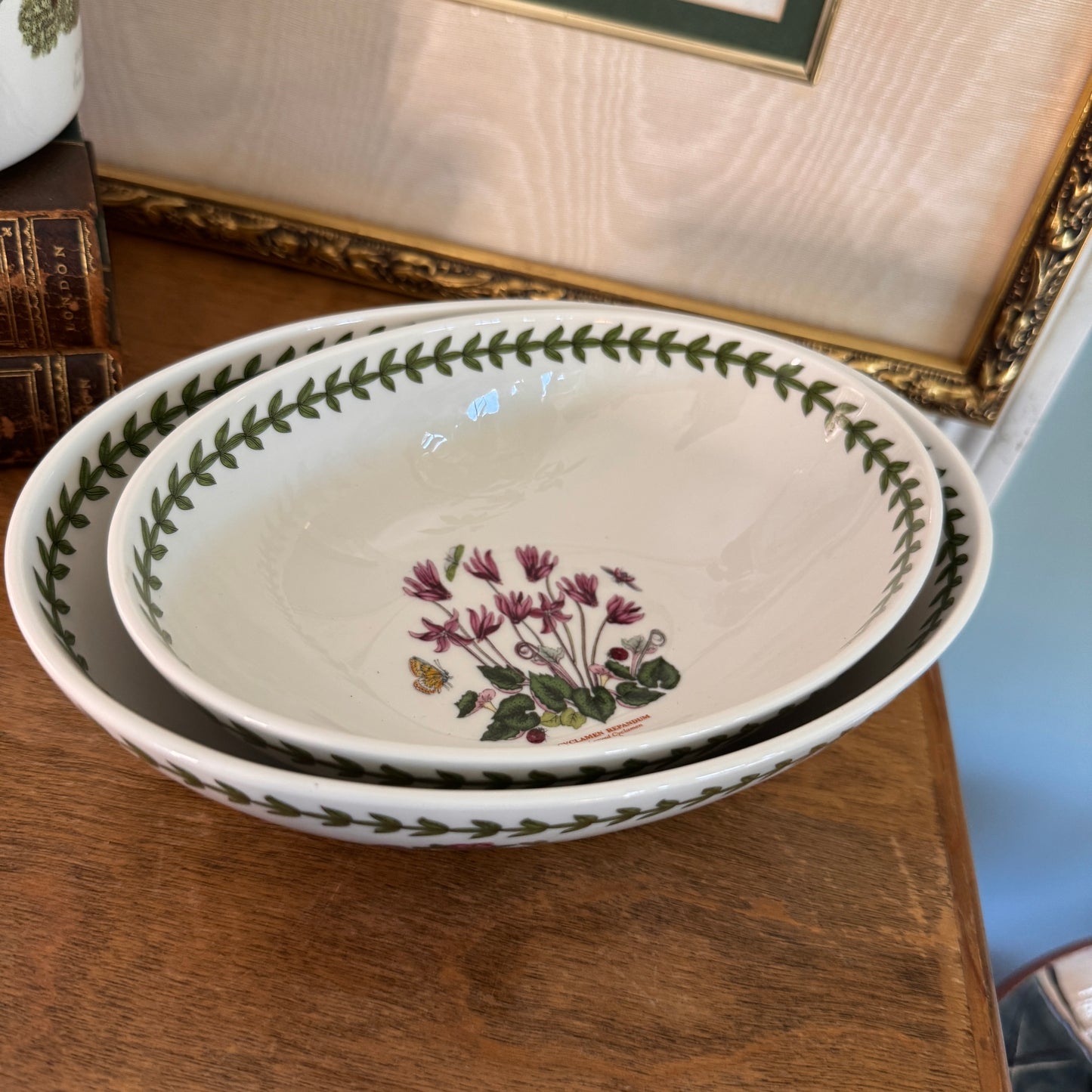 Two Nesting Oval Portmeirion Botanic Gardens Serving Bowls Daisy & Cyclamen