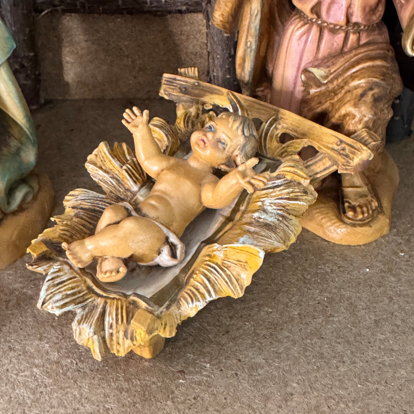 Vintage Italian Fontanini Creche Set Stable, Baby Jesus, Mary, Joseph, Angel
