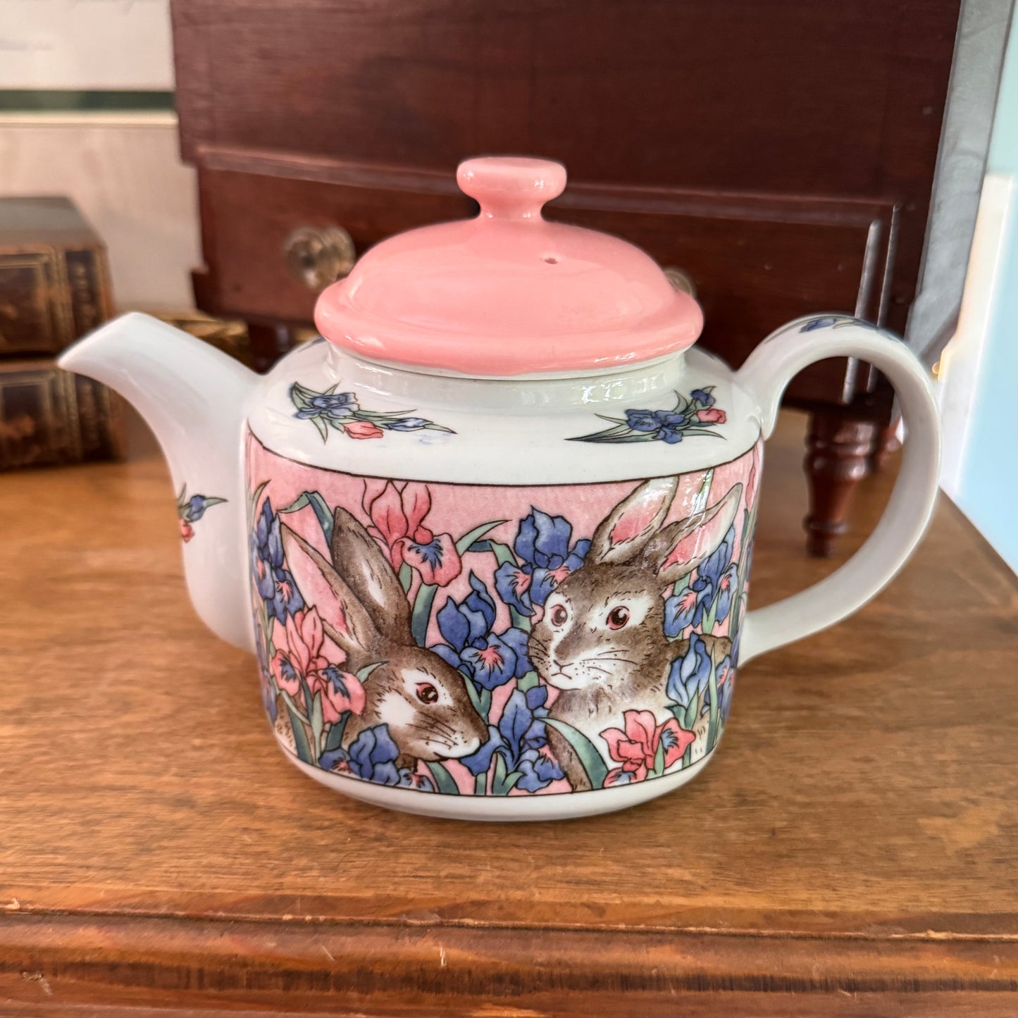 Takahasi Hand Decorated Pink Bunnies & Iris Teapot San Franscisco Japan
