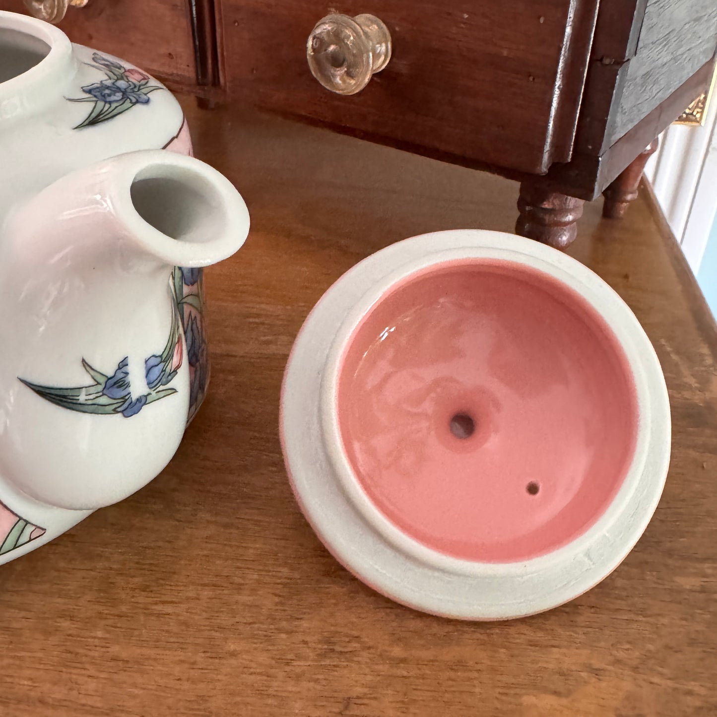 Takahasi Hand Decorated Pink Bunnies & Iris Teapot San Franscisco Japan