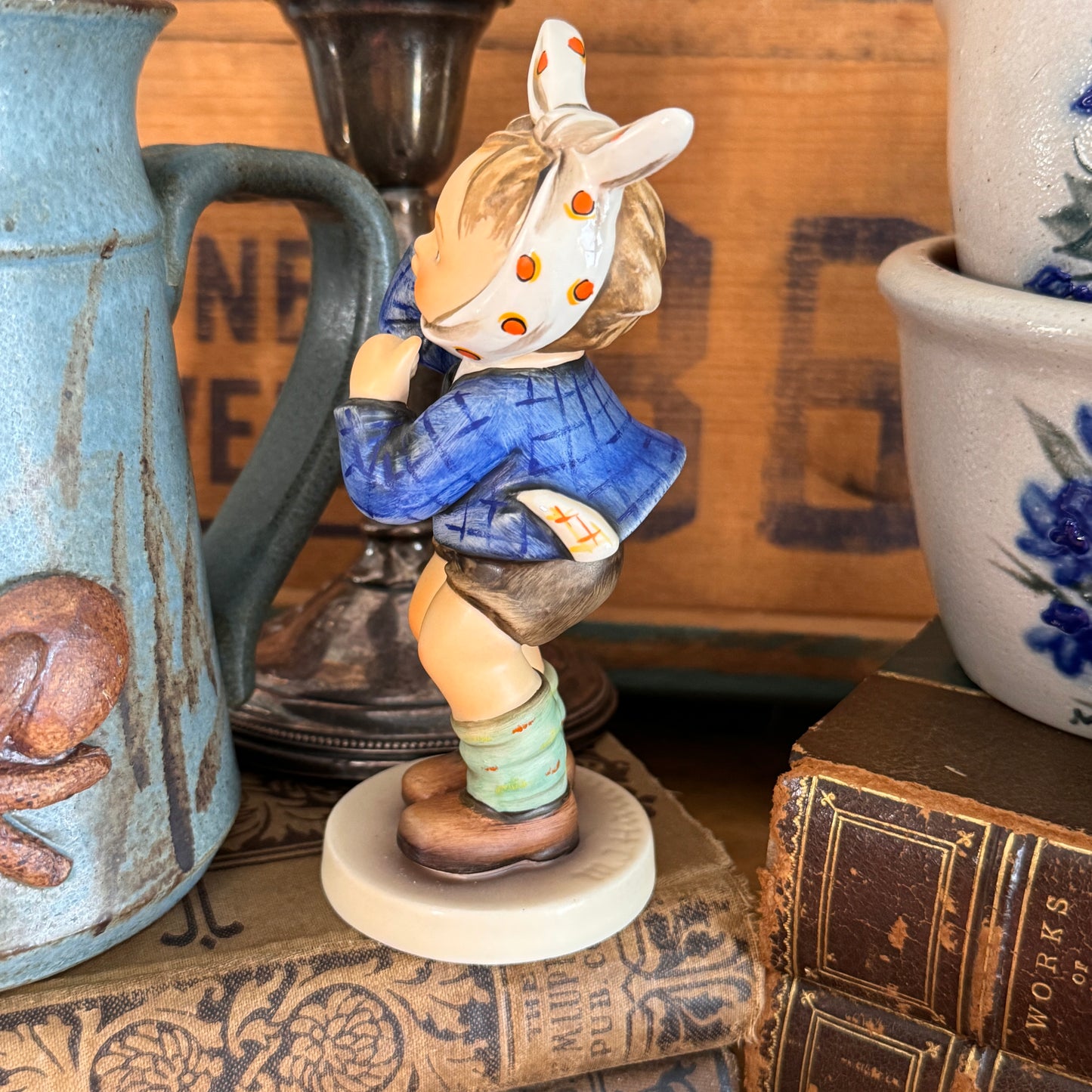 Hummel Boy WIth Toothache # 217 Figurine