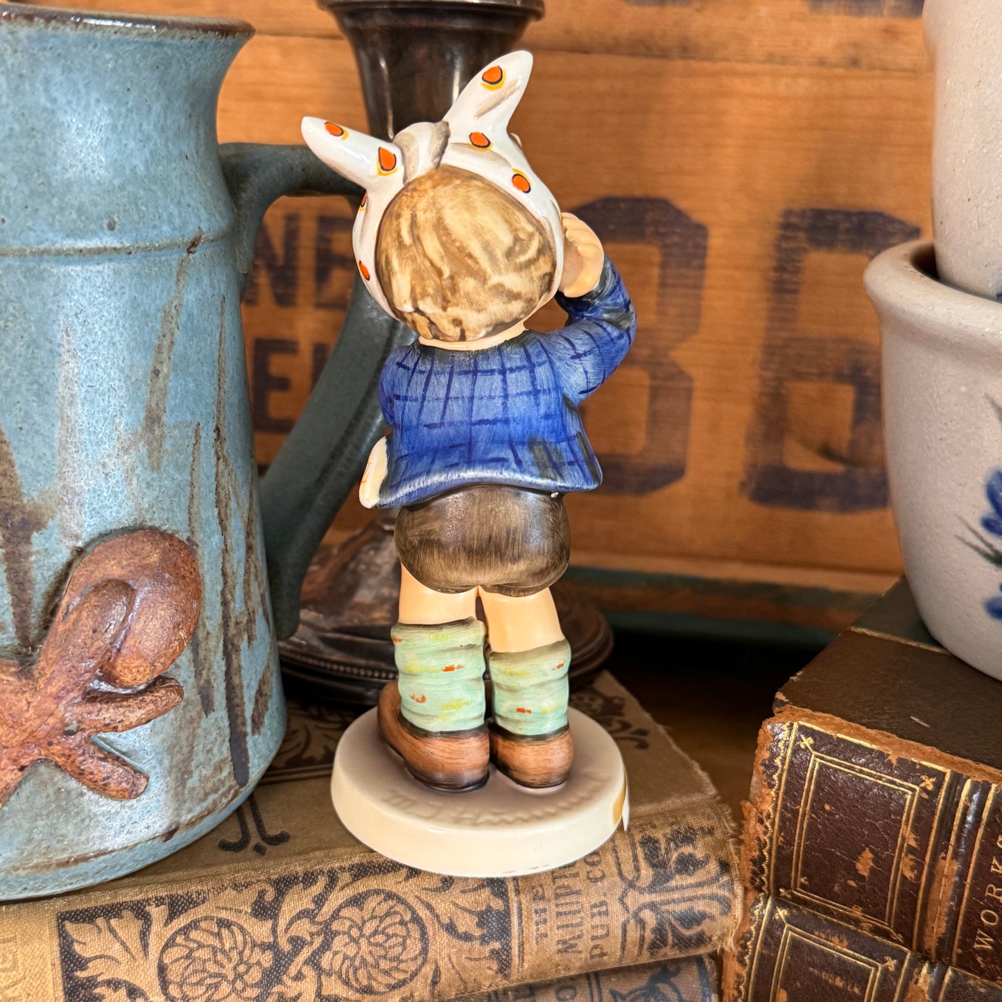 Hummel Boy WIth Toothache # 217 Figurine