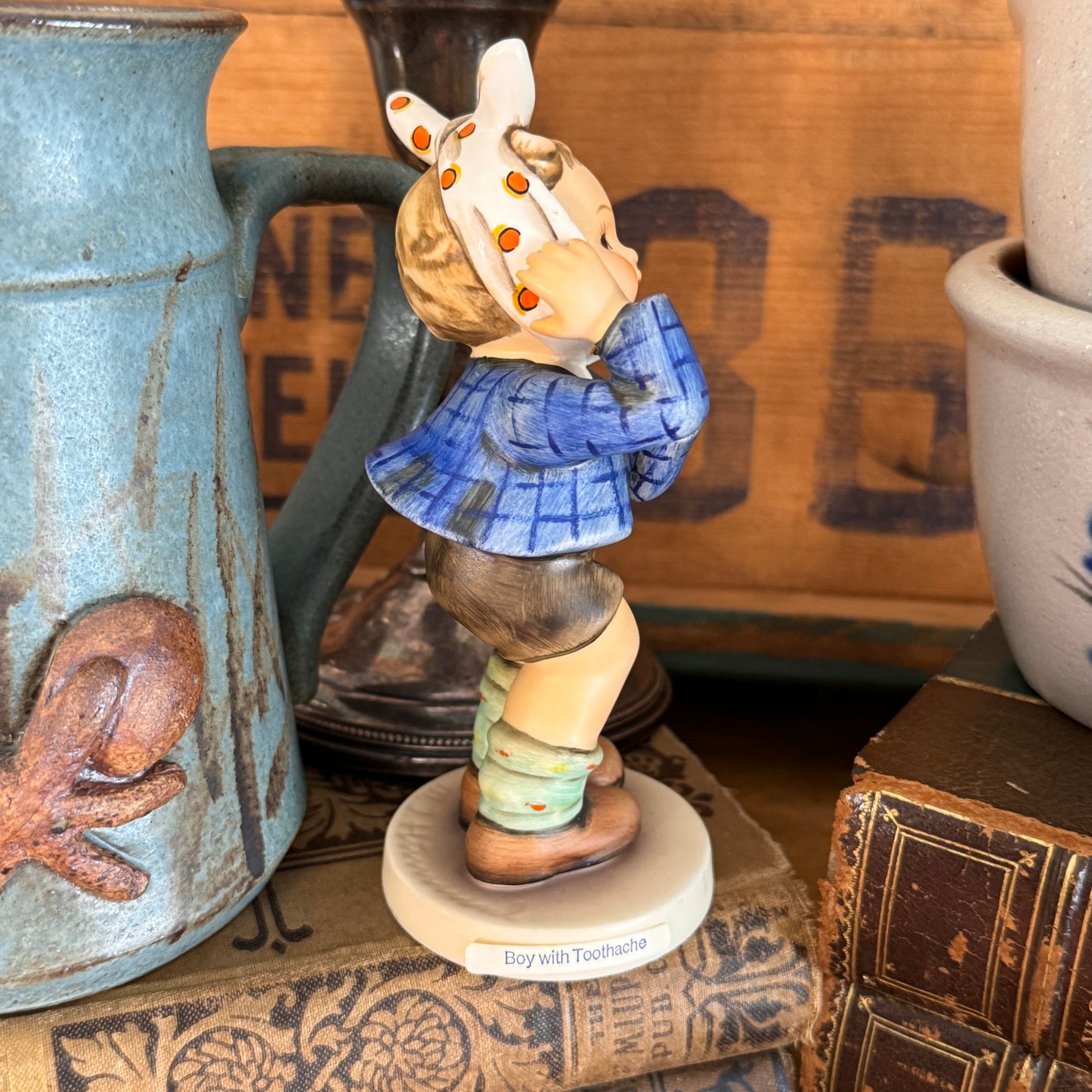 Hummel Boy WIth Toothache # 217 Figurine