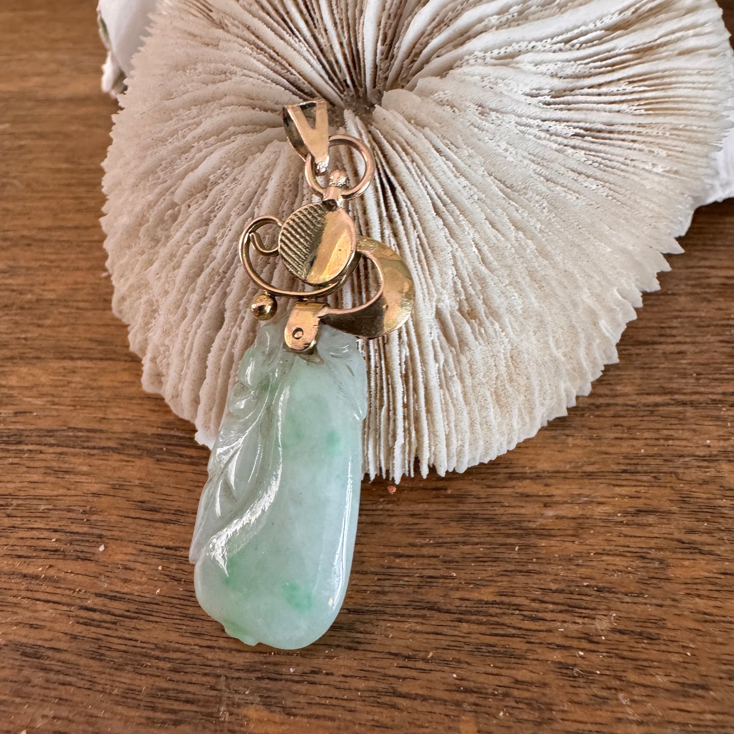 Vintage 14K Yellow Gold Carved Jade Pendant