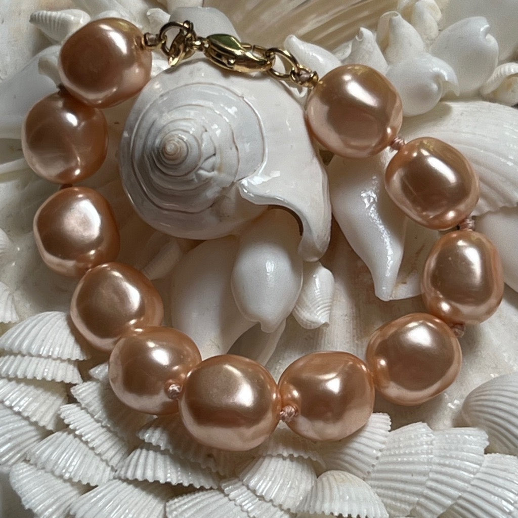 Vintage Monet Faux Baroque Pearl California Peach Bracelet
