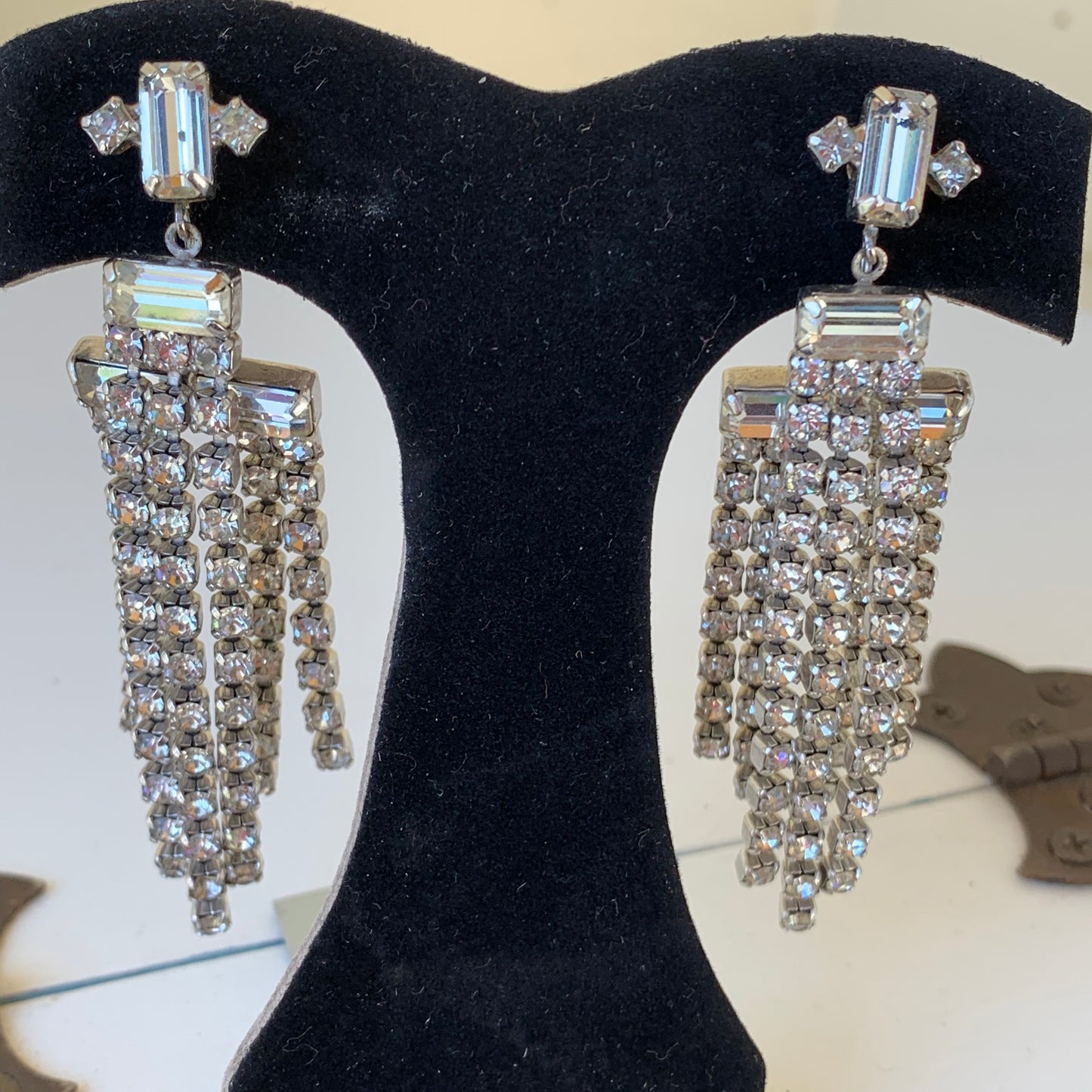 Vintage Weiss Dangling Show Stopper Rhinestone Earrings