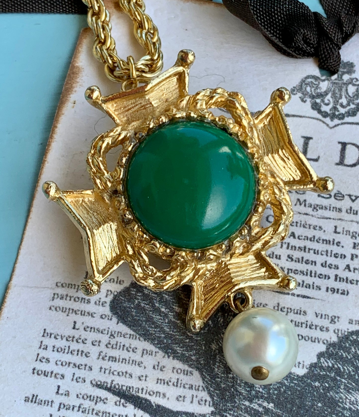 Vintage Green Glass Cabochon Maltese Cross Pendant Necklace