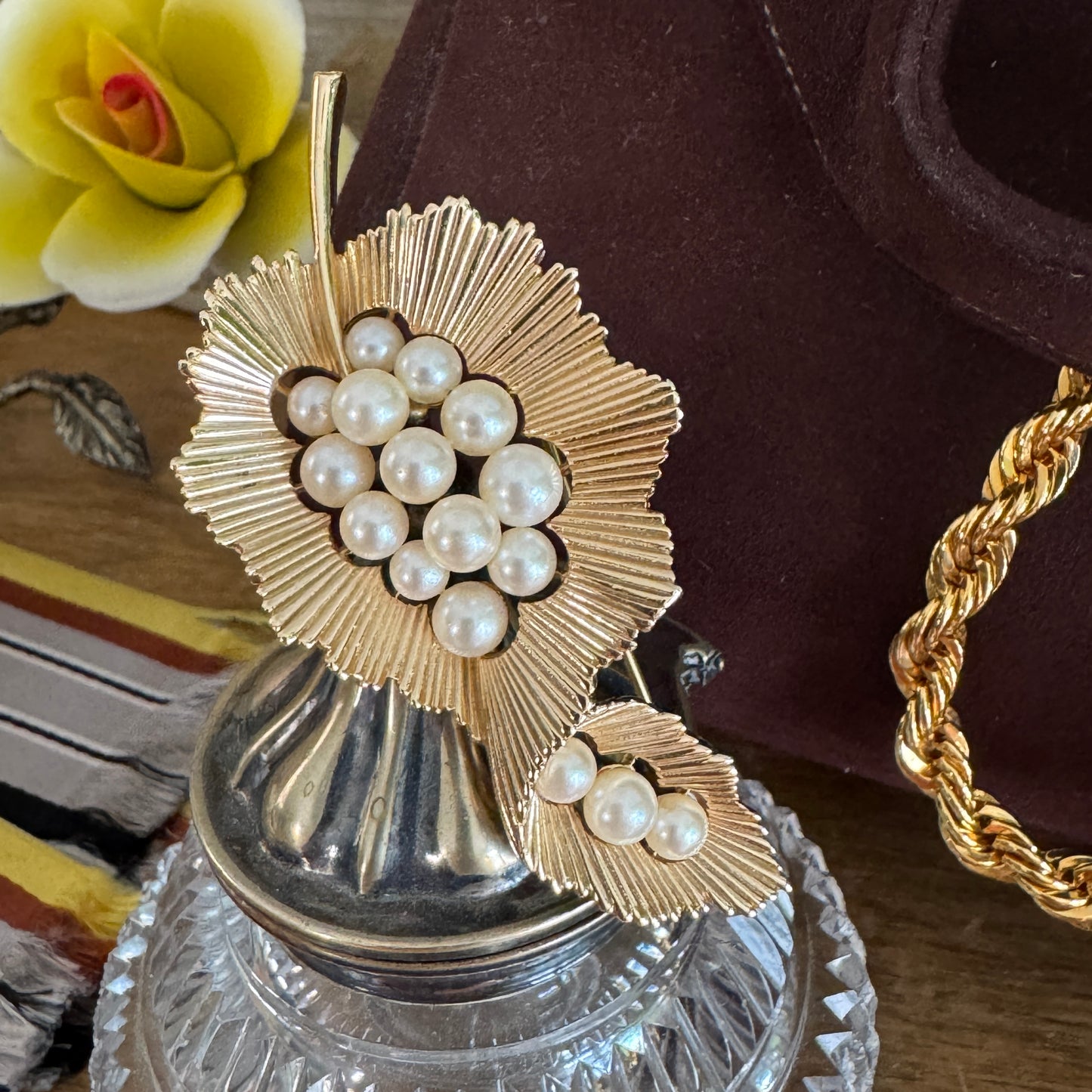 Vintage Crown Trifari Modernist Swirled Leaf Brooch