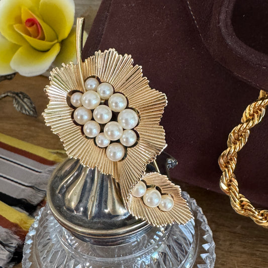 Vintage Crown Trifari Modernist Swirled Leaf Brooch