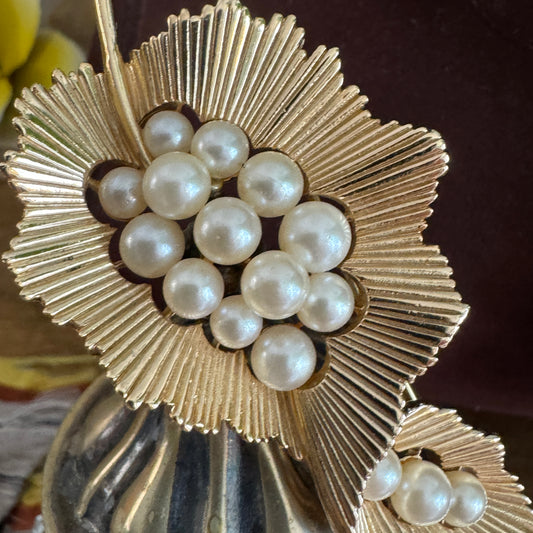 Vintage Crown Trifari Modernist Swirled Leaf Brooch