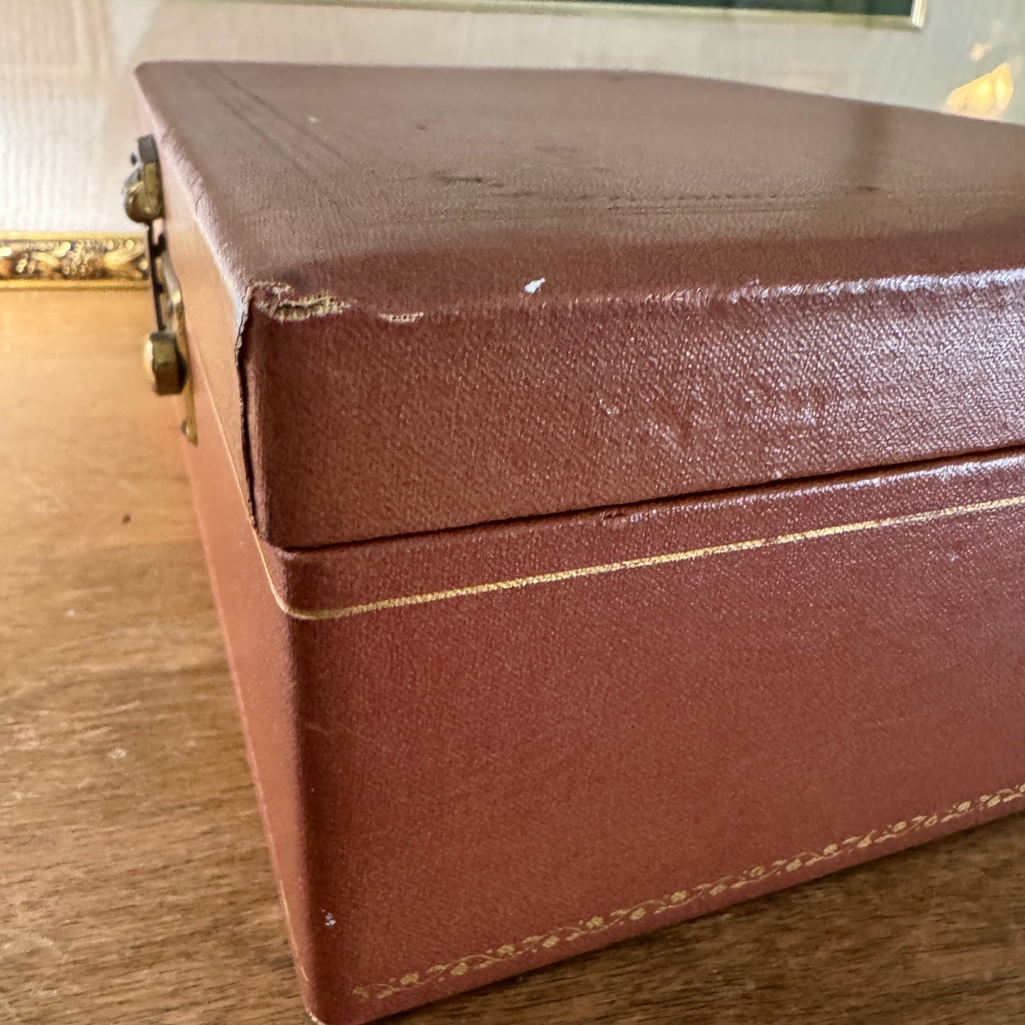 Vintage Mele Emerald Green Velvet Interior Jewelry Box