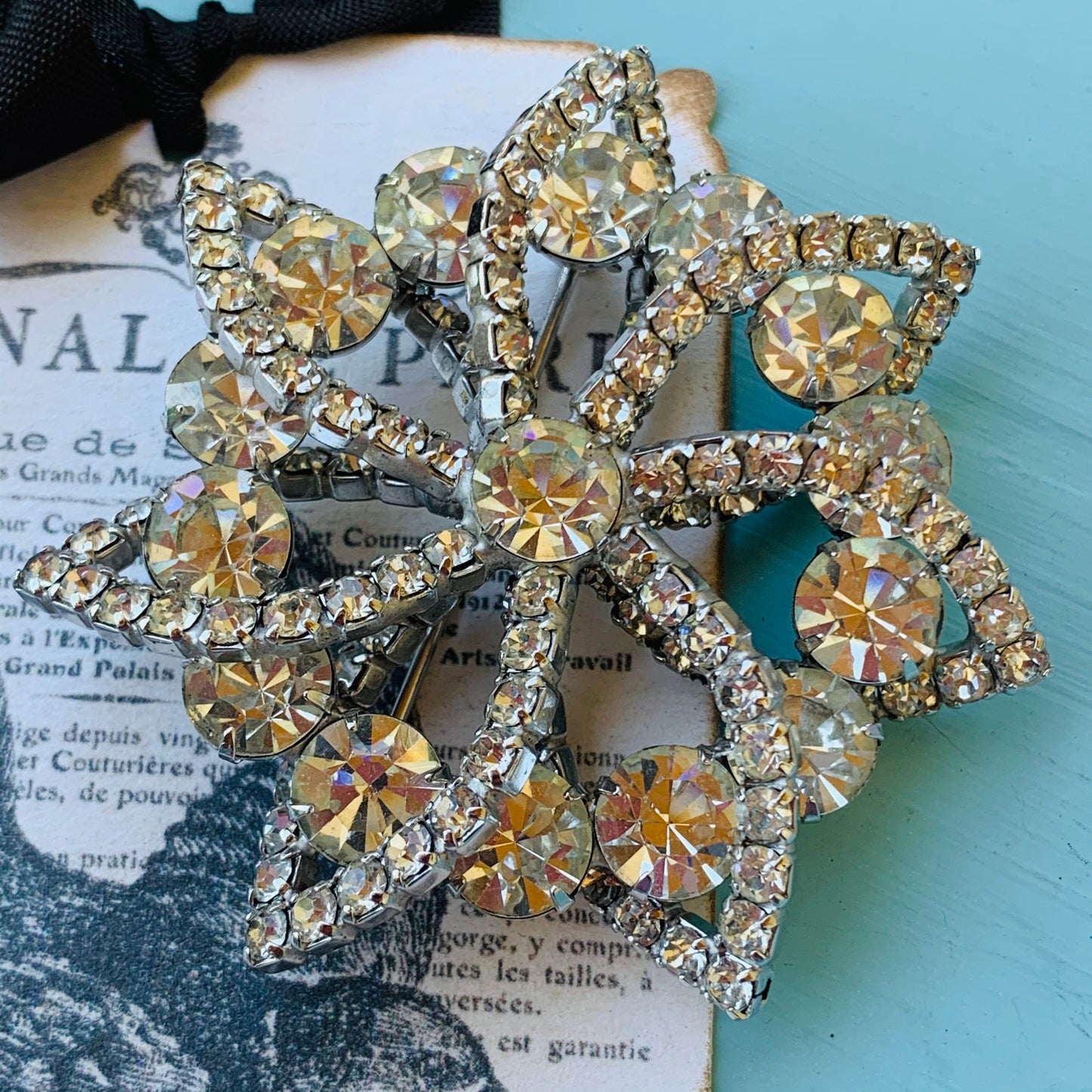 Vintage Sparkling D & E DeLizza & Elster Clear Rhinestone Star Pin