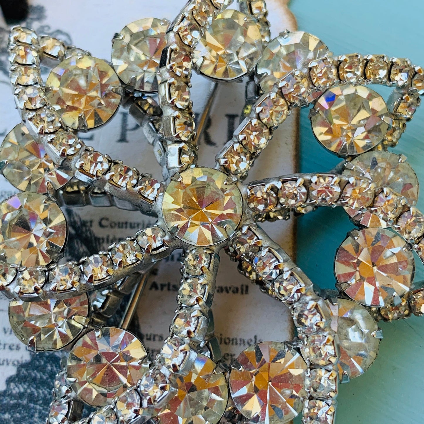 Vintage Sparkling D & E DeLizza & Elster Clear Rhinestone Star Pin