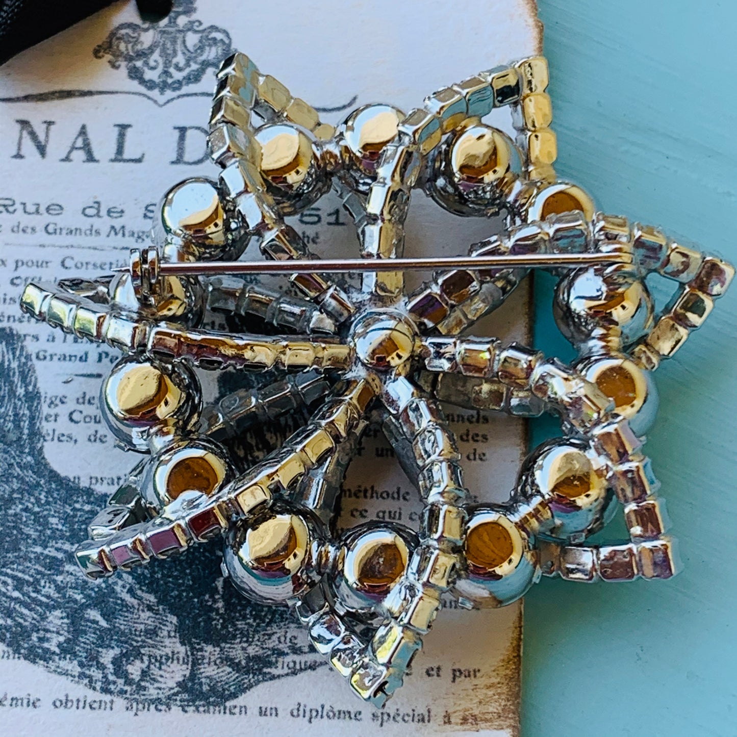 Vintage Sparkling D & E DeLizza & Elster Clear Rhinestone Star Pin