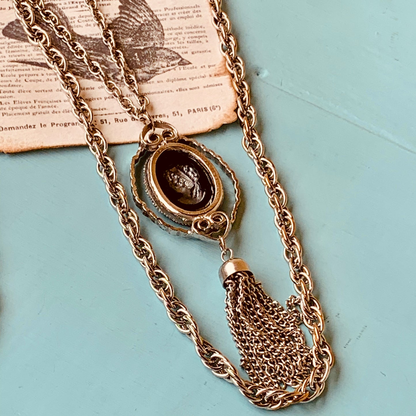 Vintage DeLizza & Elsa D & E Heart Shaped Scroll Reverse Glass Cameo Necklace