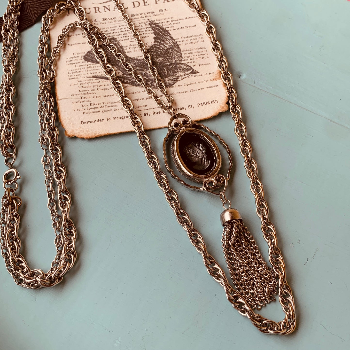 Vintage DeLizza & Elsa D & E Heart Shaped Scroll Reverse Glass Cameo Necklace