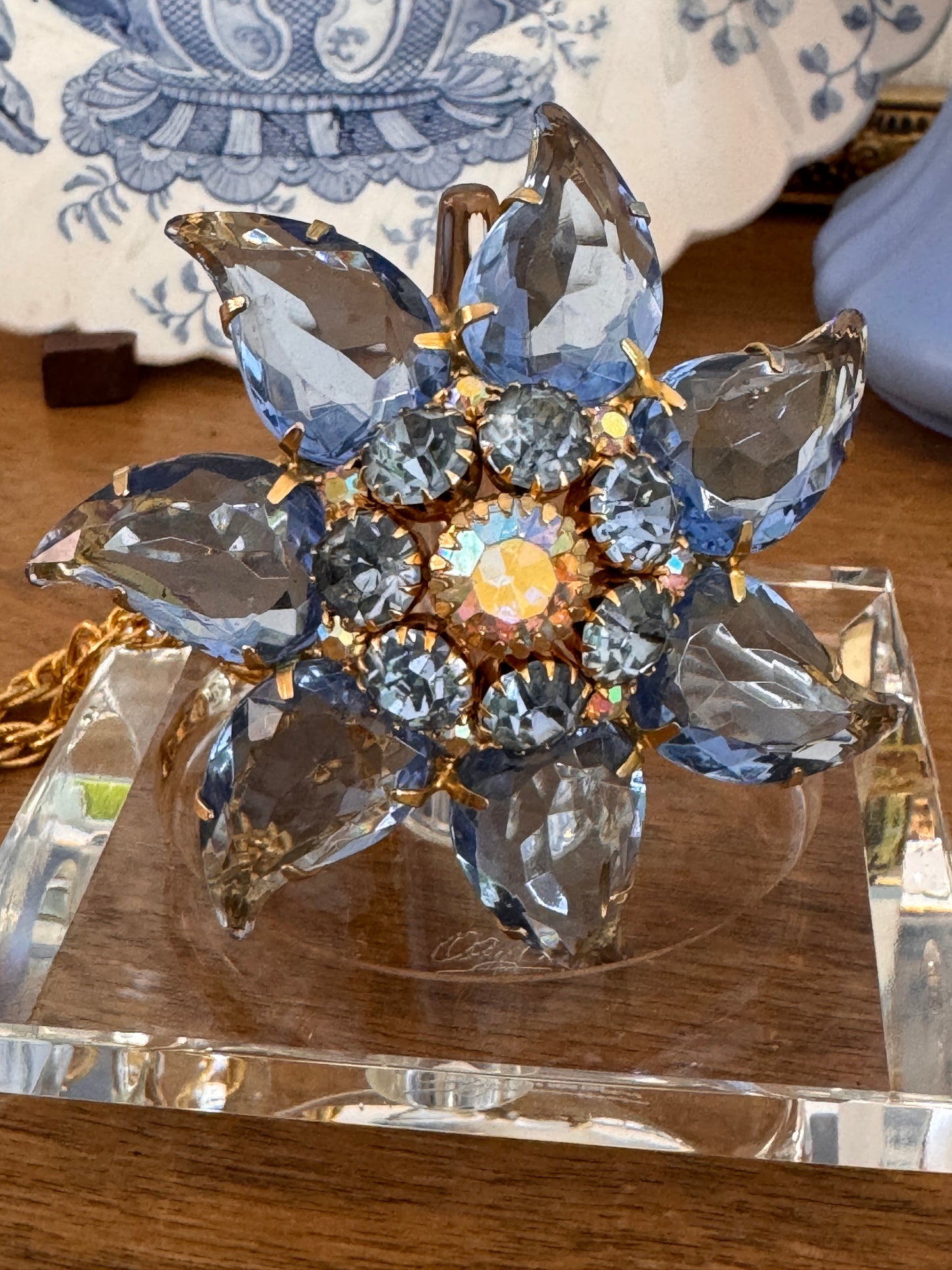 Vintage Juliana Delizza & Elster Blue Rhinestone Stylized Floral Brooch Pendant