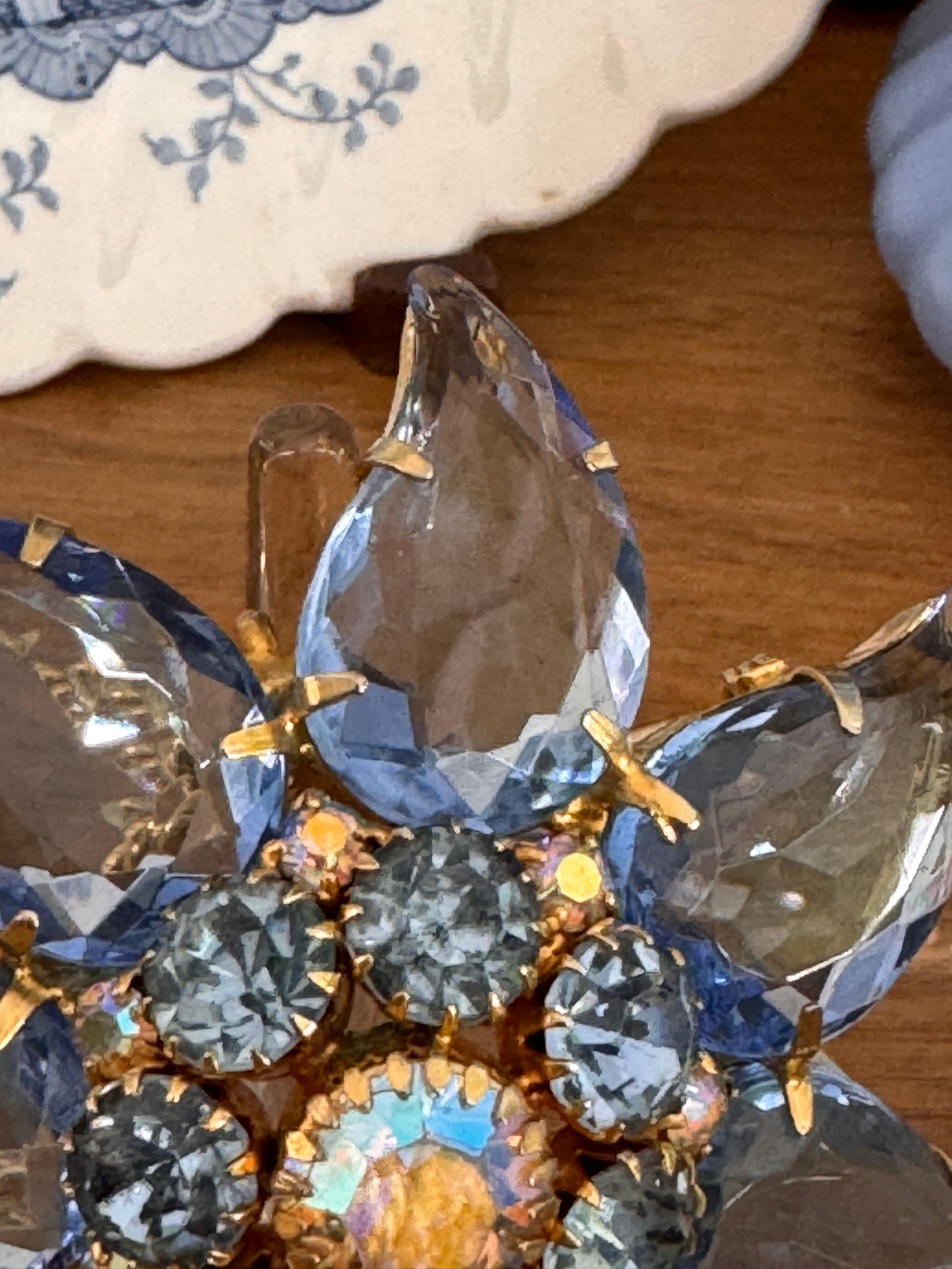 Vintage Juliana Delizza & Elster Blue Rhinestone Stylized Floral Brooch Pendant