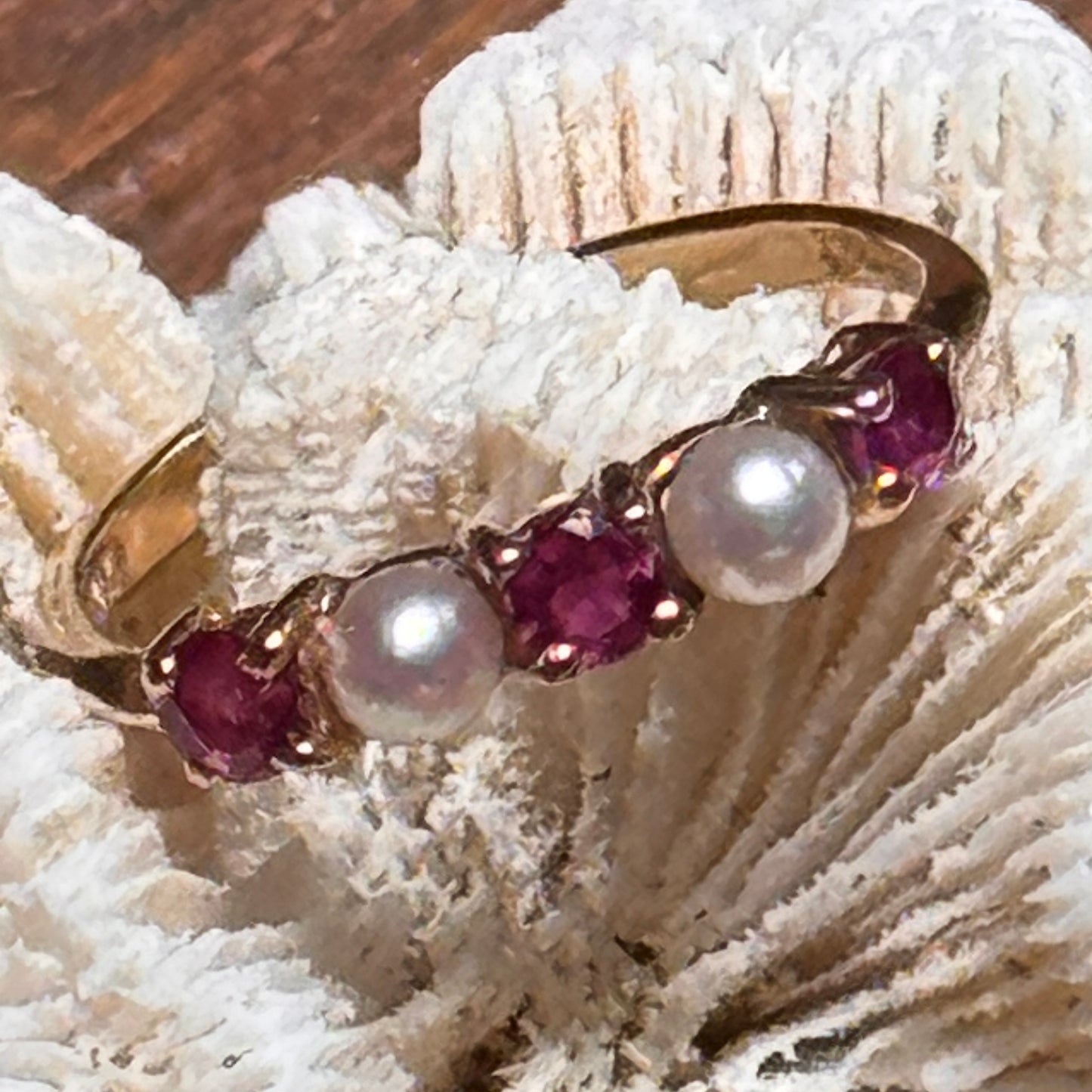 Tiffany & Co 14k Yellow Gold Ruby Akoya Pearl Ring Size 4-1/2