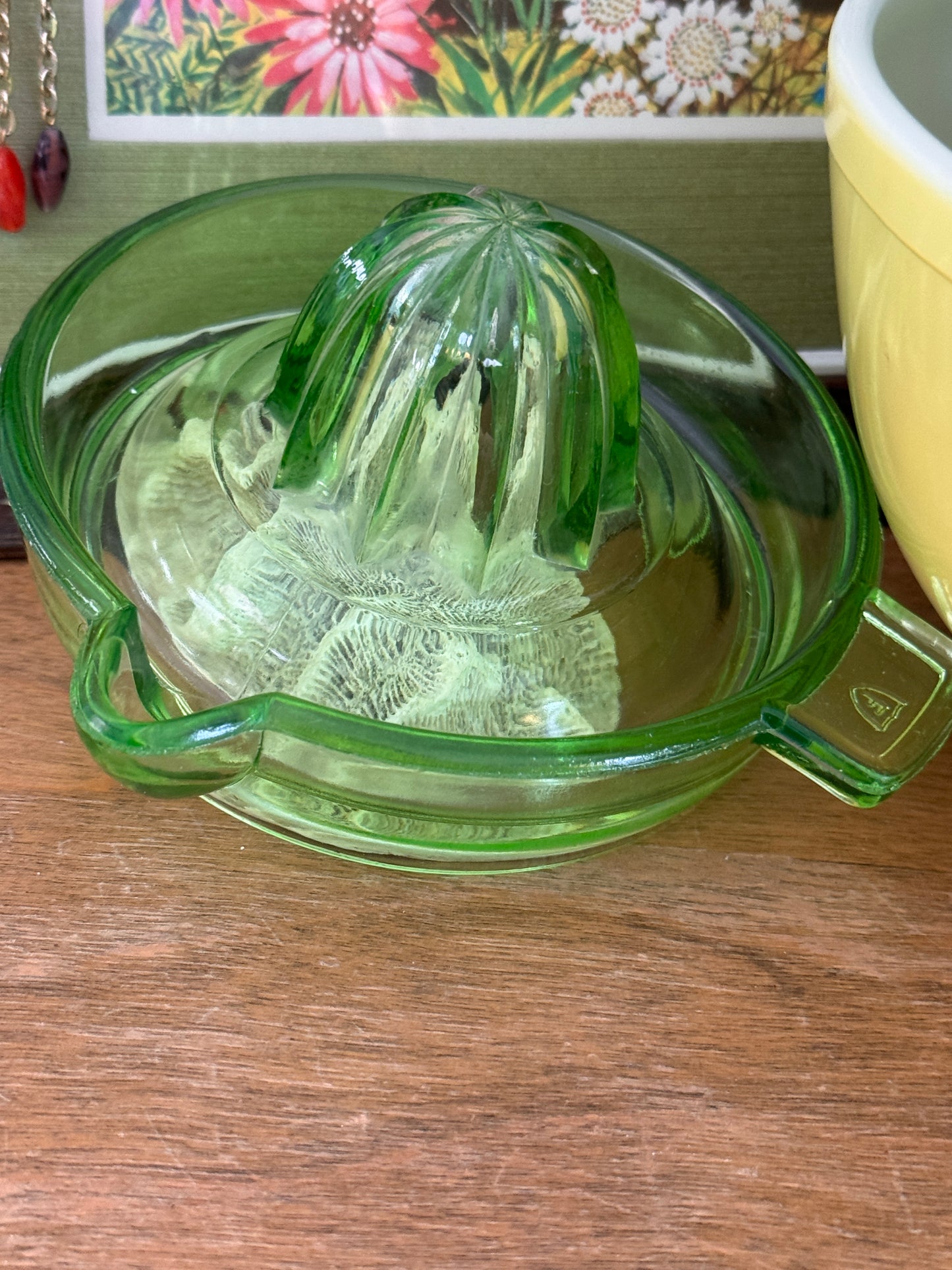 Vintage Federal Depression Uranium Vaseline Glass Citrus Juicer