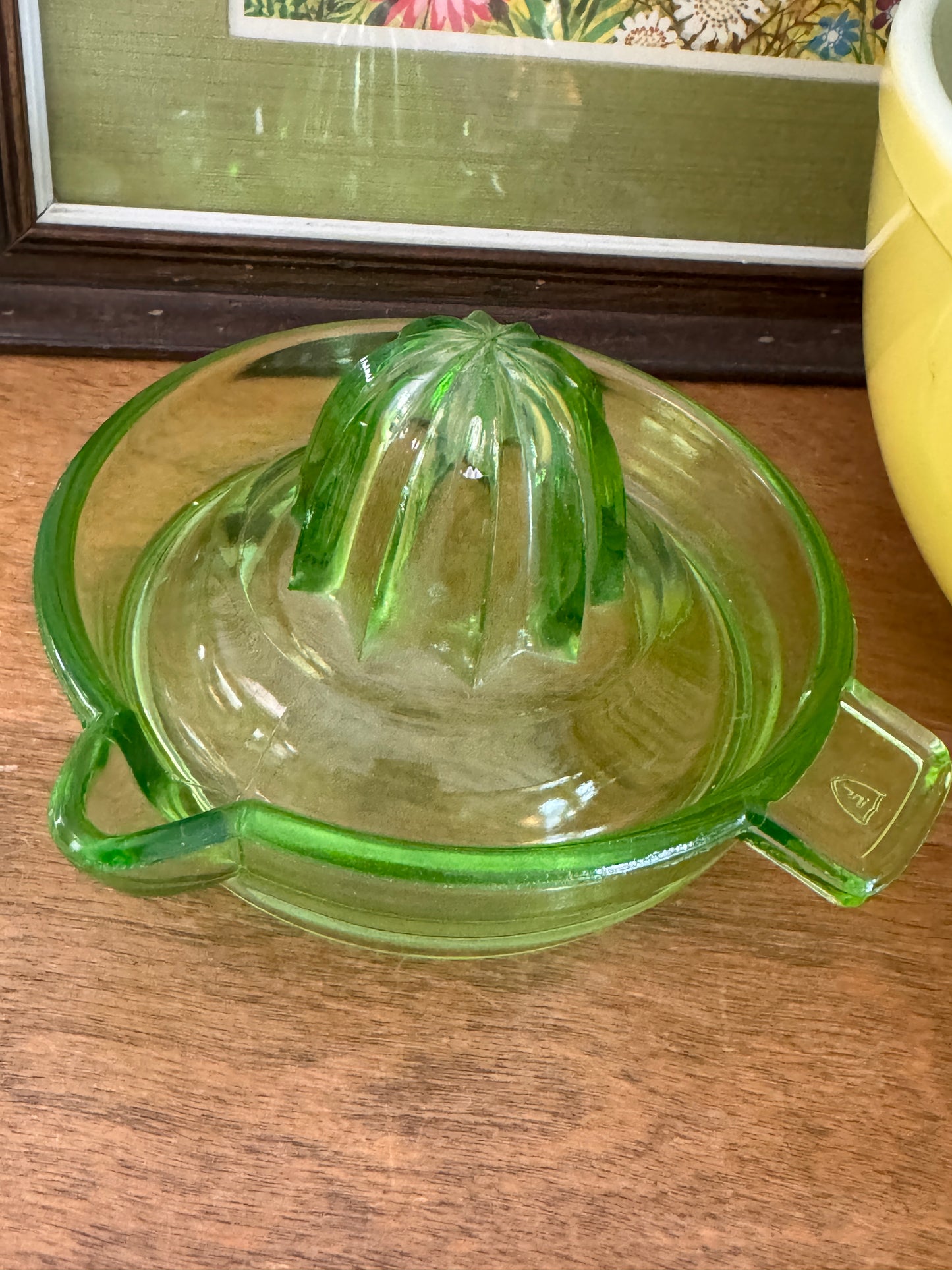 Vintage Federal Depression Uranium Vaseline Glass Citrus Juicer