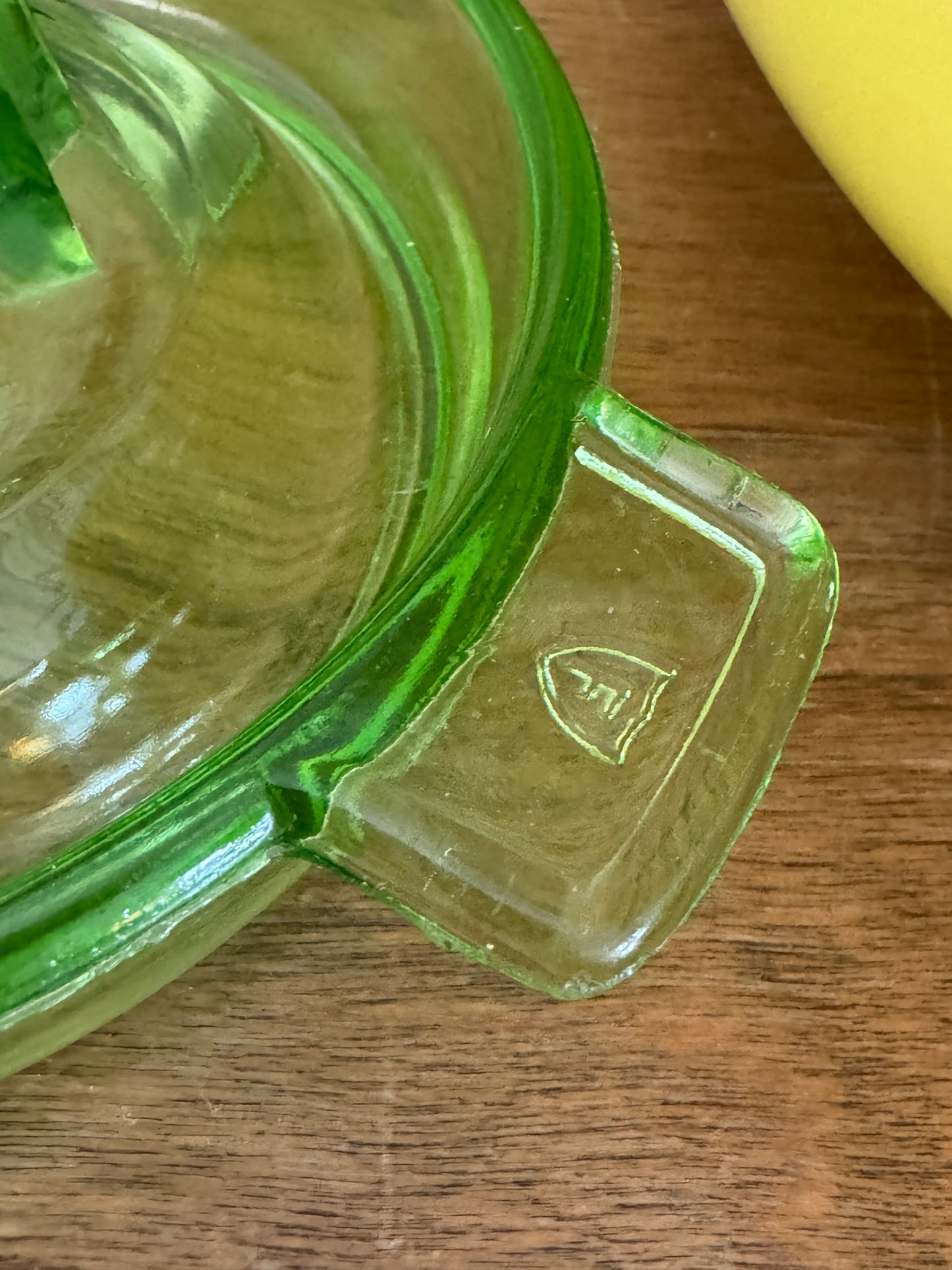Vintage Federal Depression Uranium Vaseline Glass Citrus Juicer