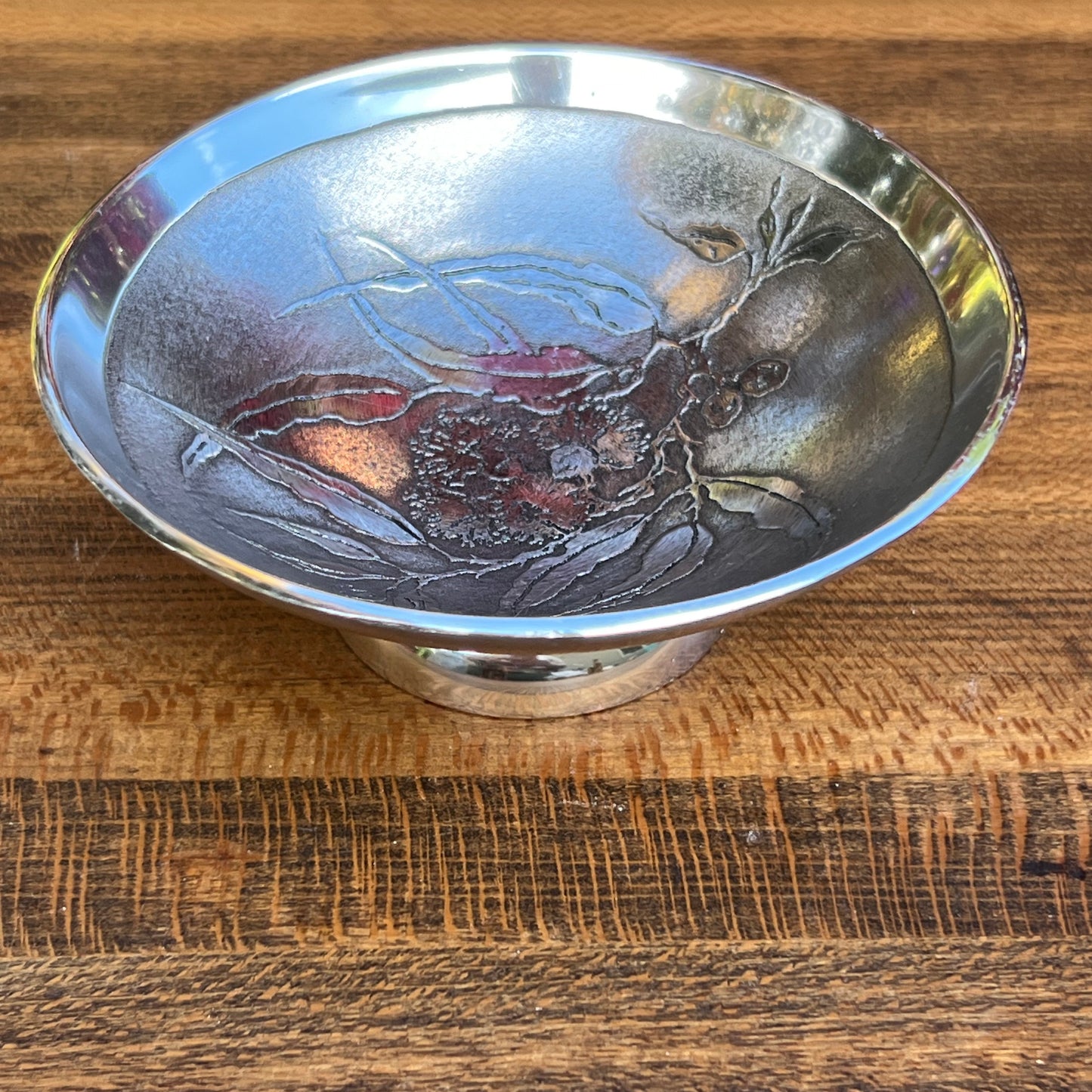 Don Scheil Handmade Nut Bowl Gum Leaf Design Australian