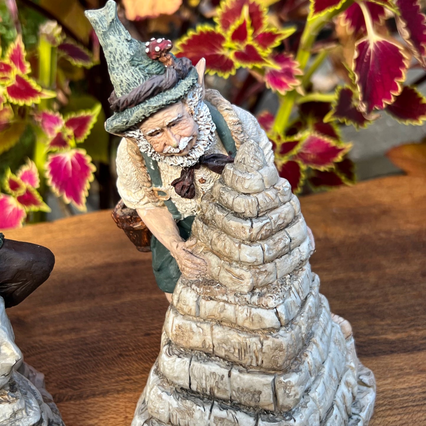 Two Smithshire Figurines Rushmore & Pyramid