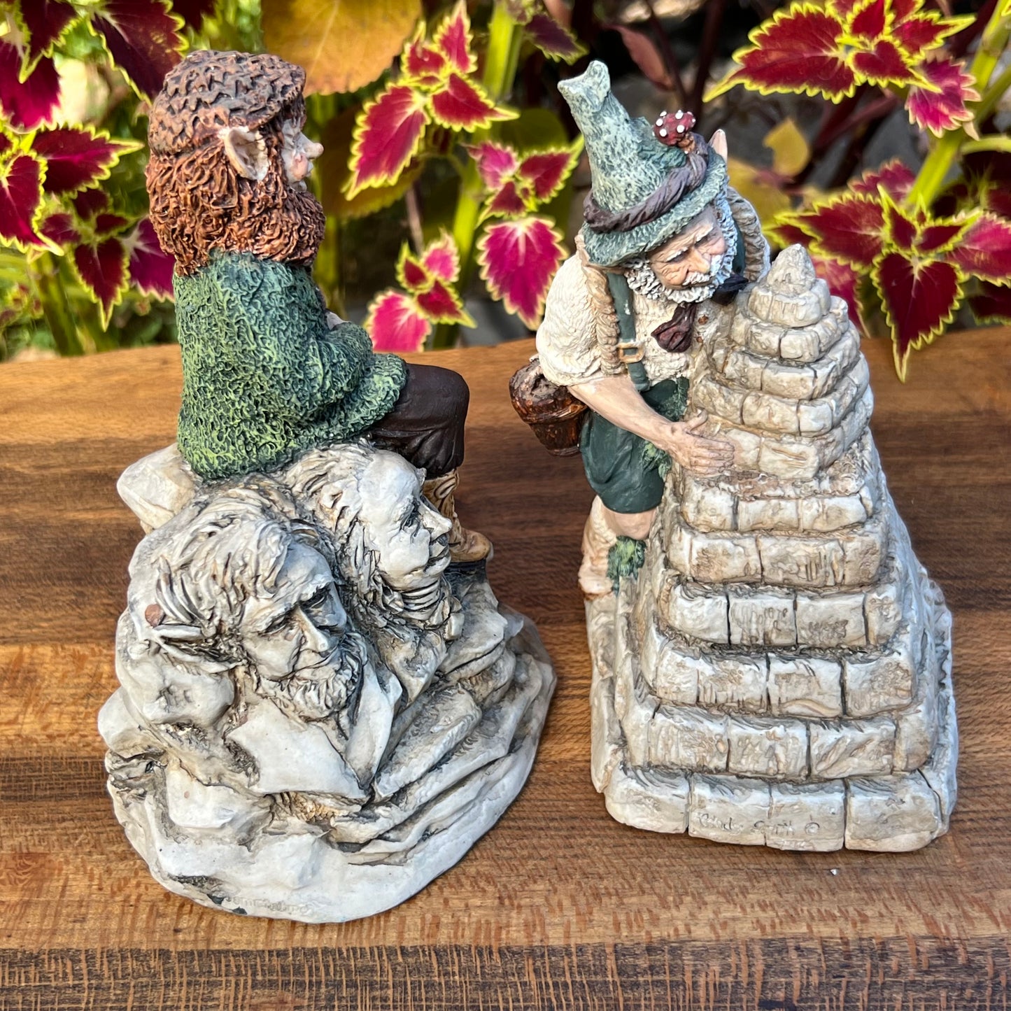 Two Smithshire Figurines Rushmore & Pyramid