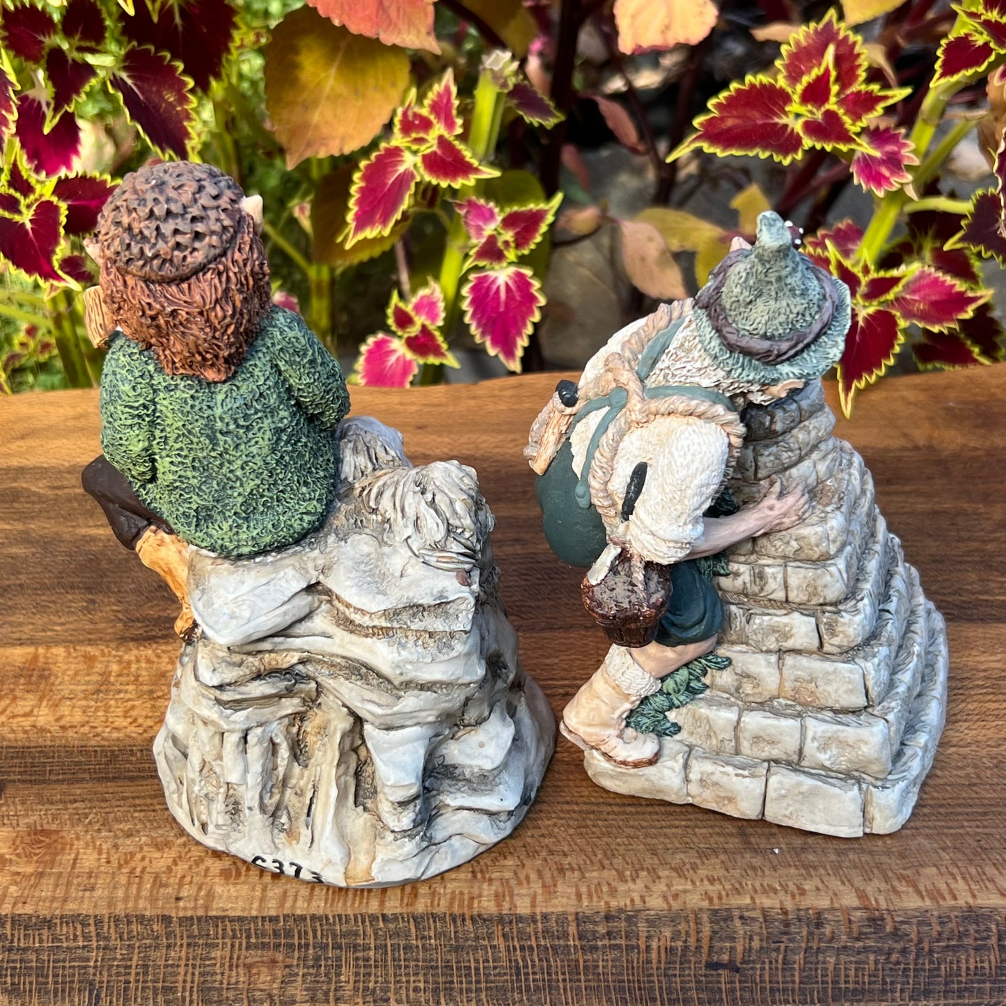 Two Smithshire Figurines Rushmore & Pyramid