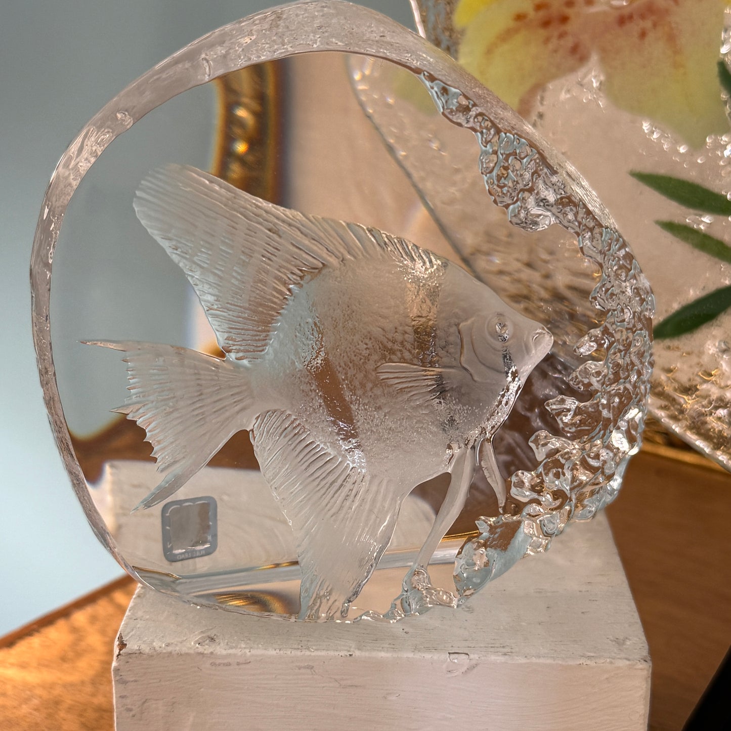 Mats Jonasson Swedish Scandinavian Handcrafted Angel Fish Sculpture Lead Crystal Paperweight