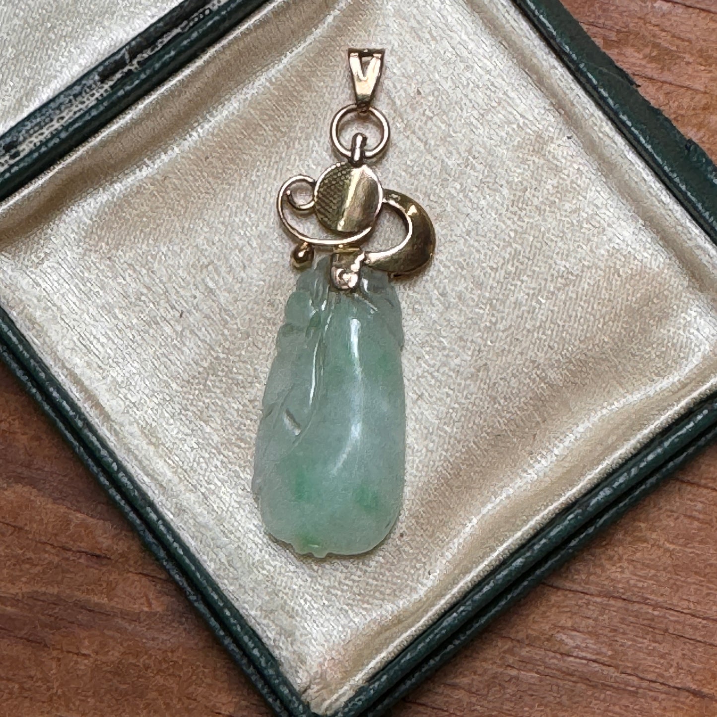 Vintage 14K Yellow Gold Carved Jade Pendant
