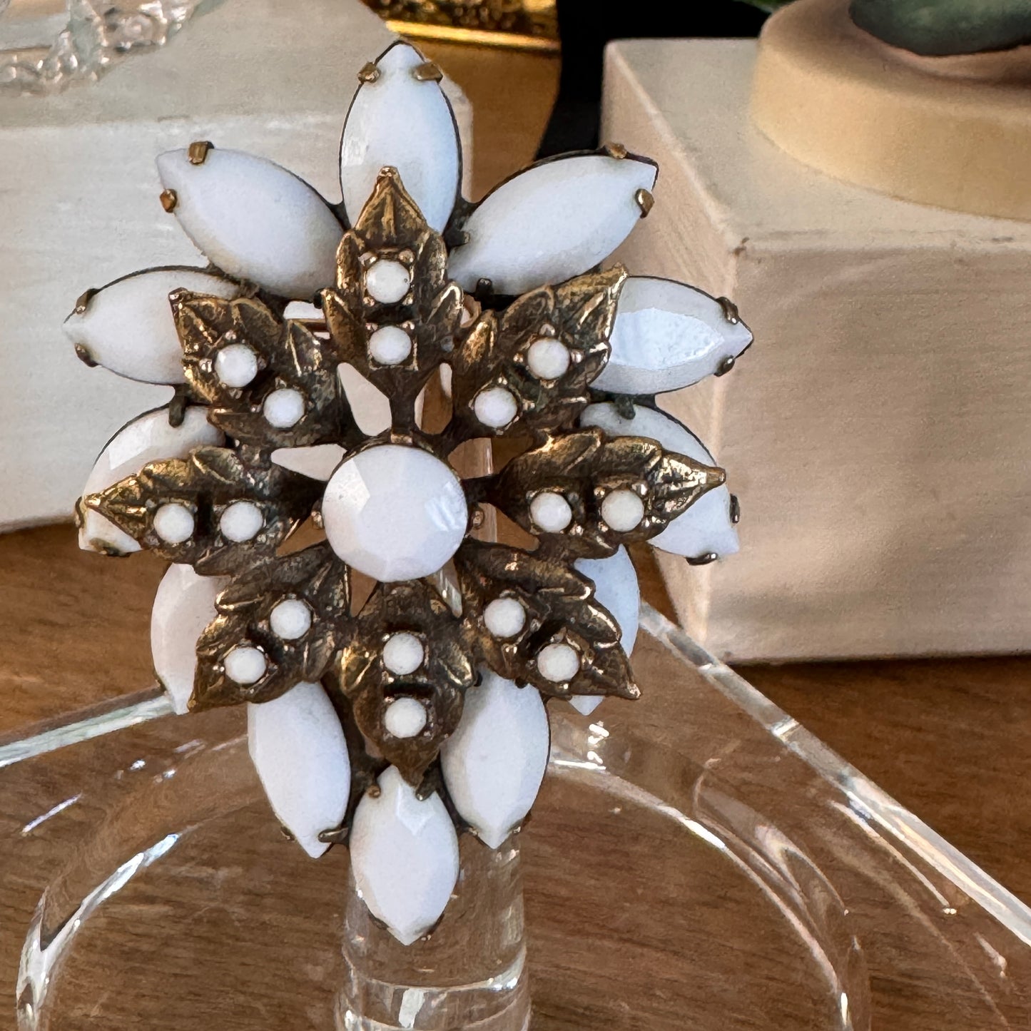 Vintage Delizza & Elster D & E Juliana White Milk Glass Pin Pendant