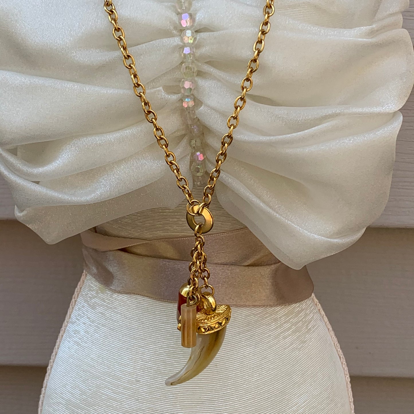 Vintage Horn & Clover Good Luck Charm Pendant Necklace