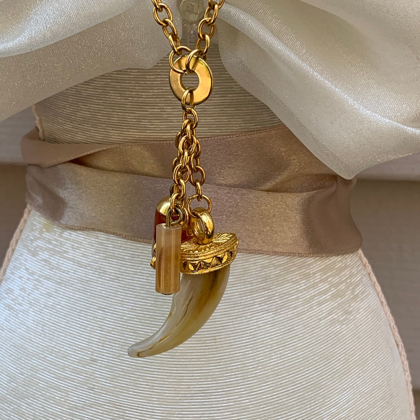 Vintage Horn & Clover Good Luck Charm Pendant Necklace