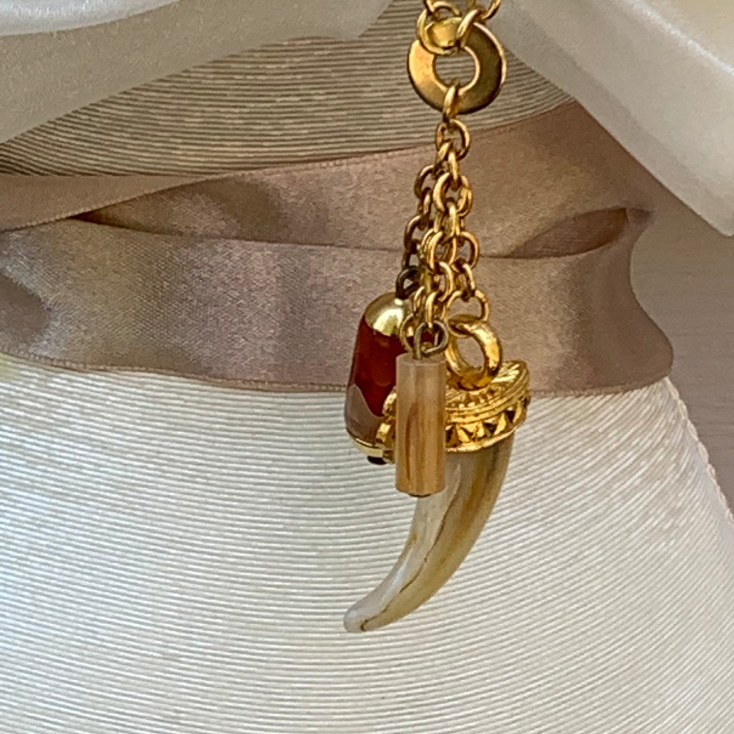 Vintage Horn & Clover Good Luck Charm Pendant Necklace
