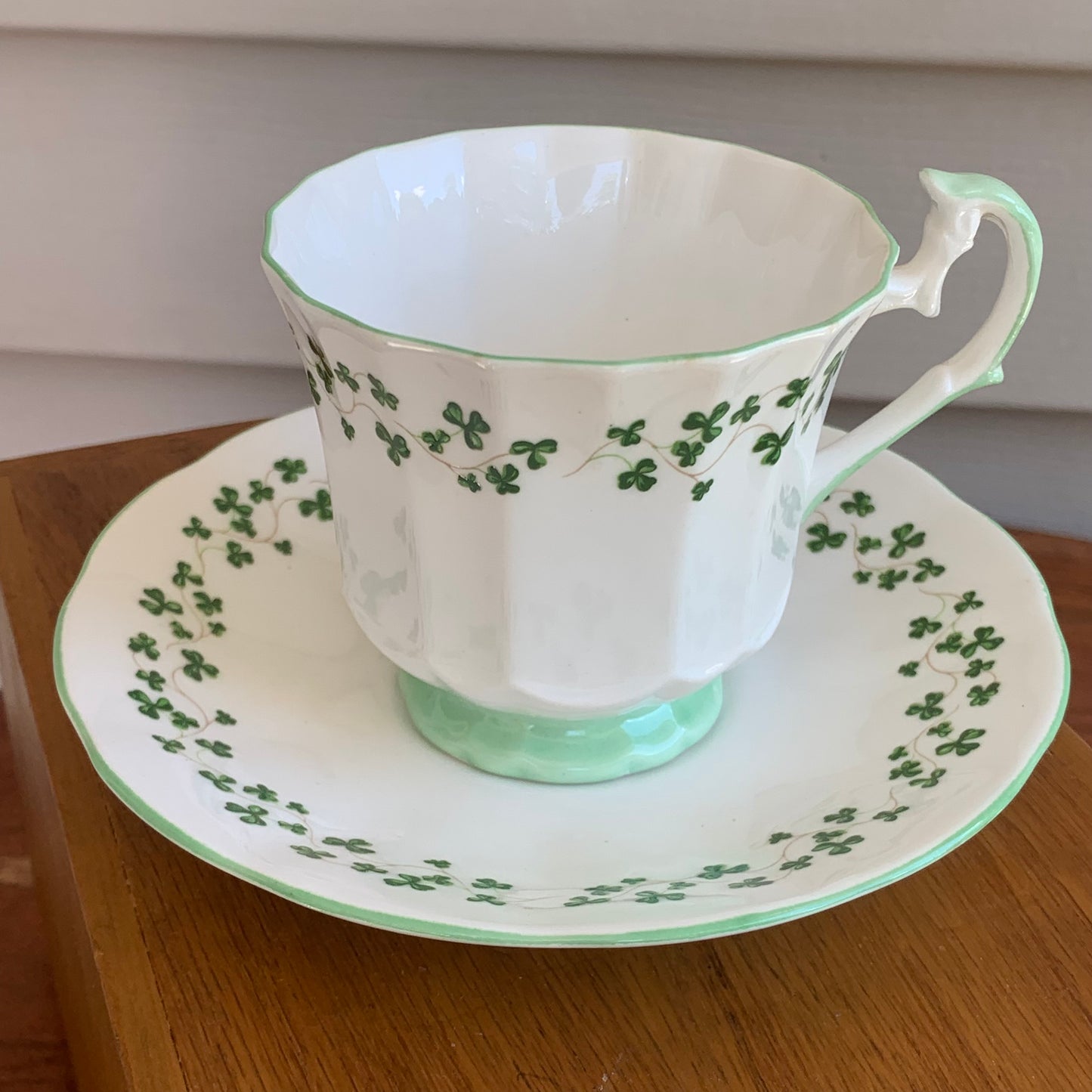 Vintage Royal Crest Clover Tea Cup & Saucers