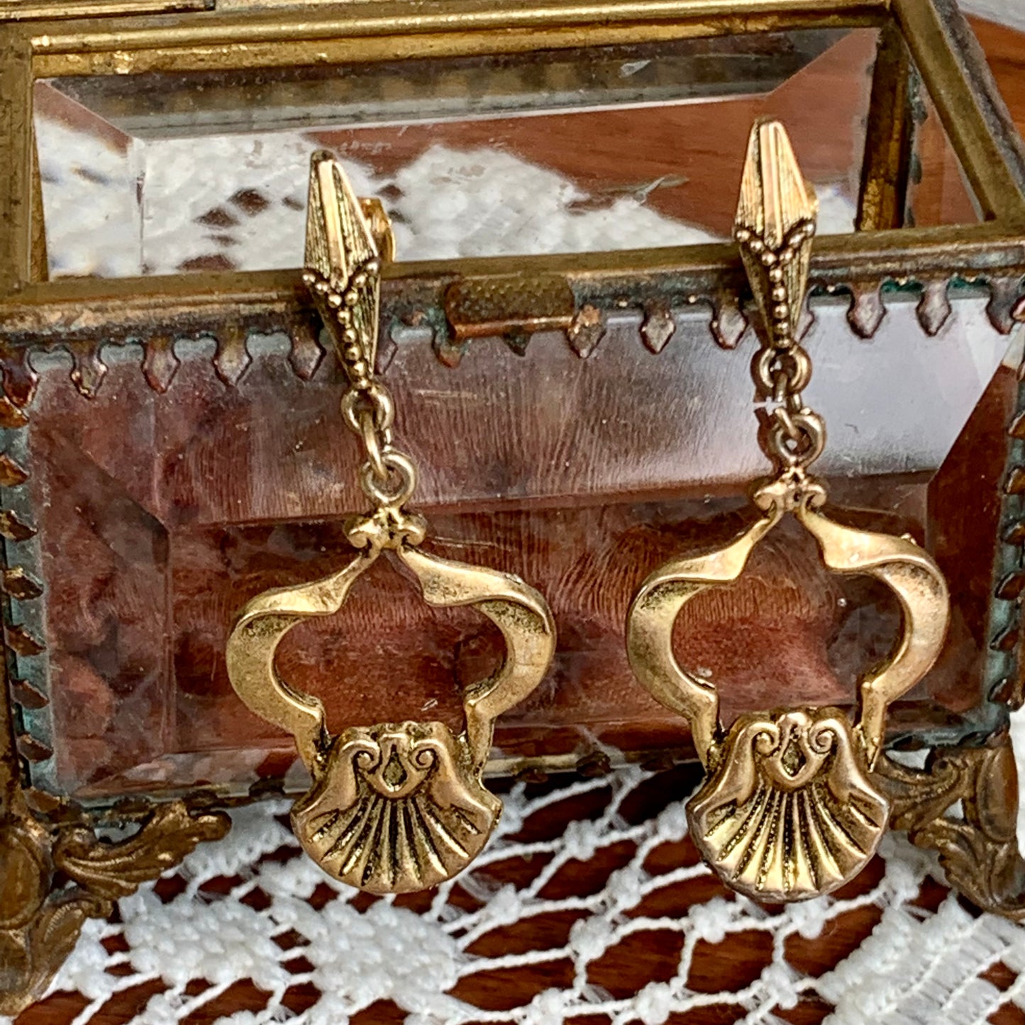 Vintage Dangling Gold Tone Modern Looking Pierced Earrings 14K Gold Posts