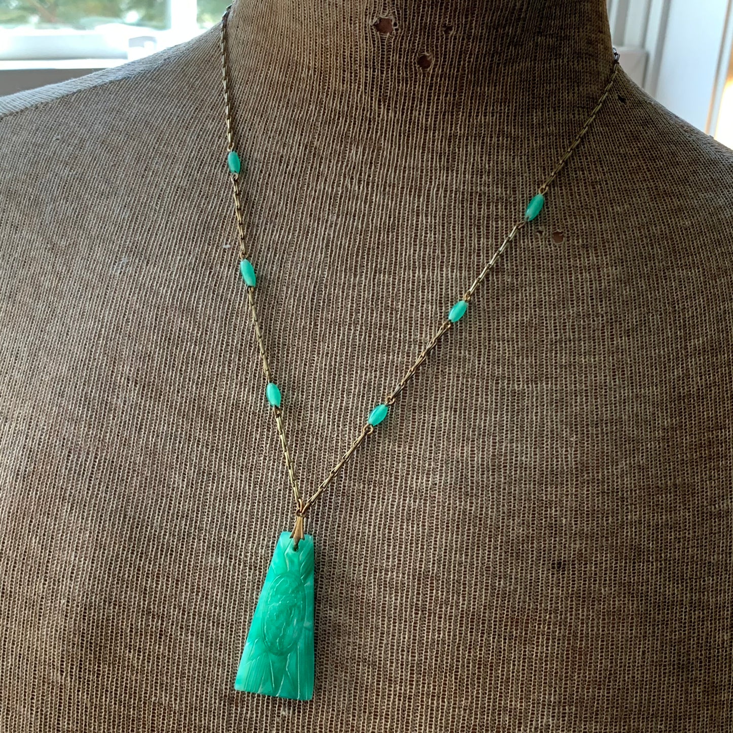 Art Deco Carved Peking Glass Necklace