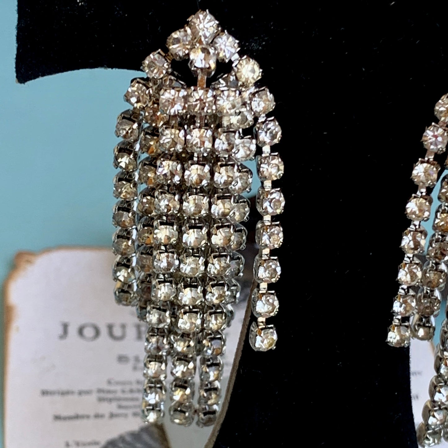 Vintage Eye Catching Rhinestone Dangling Earrings