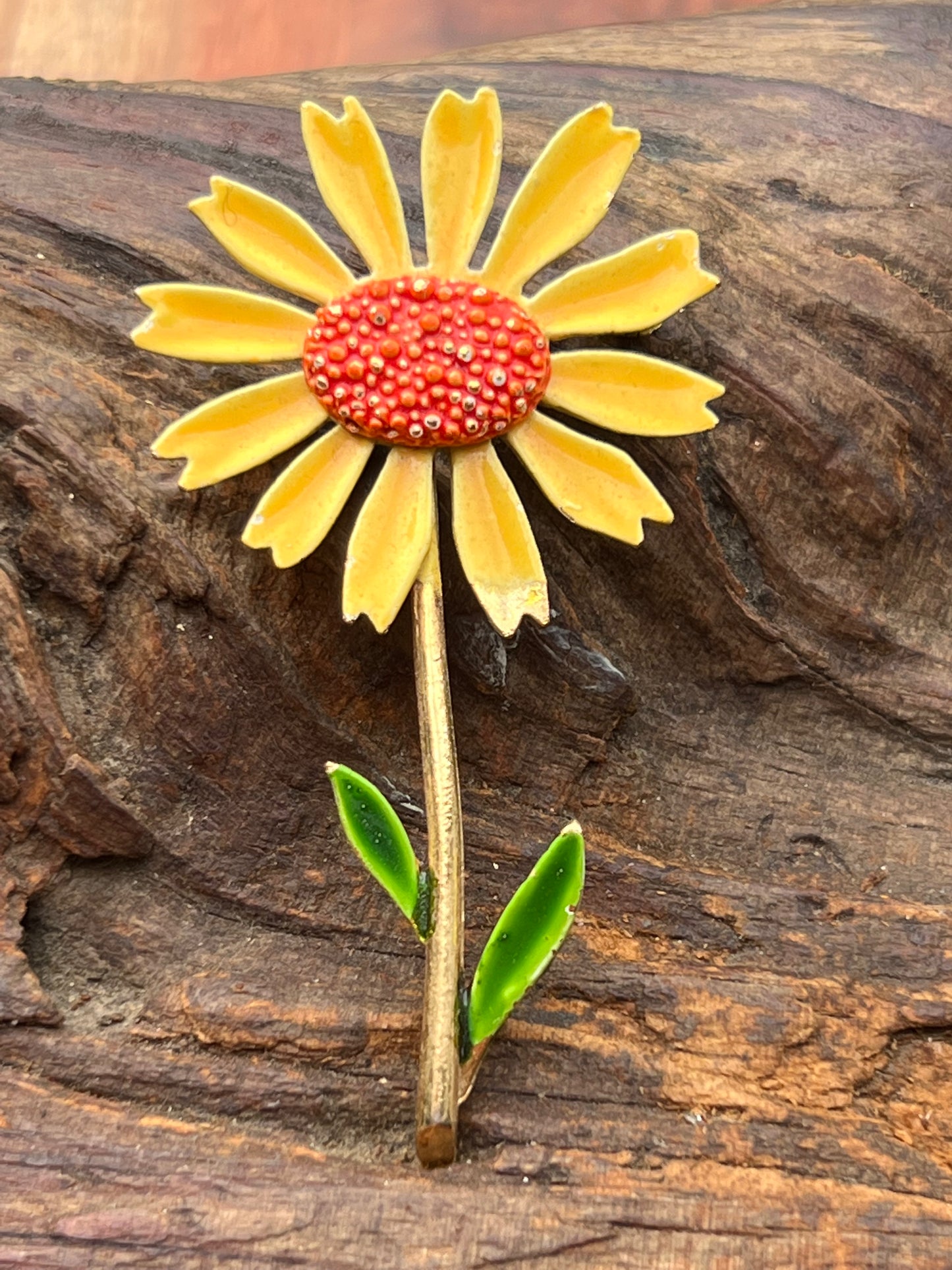 Vintage Signed Art Enameled Daisy Pin