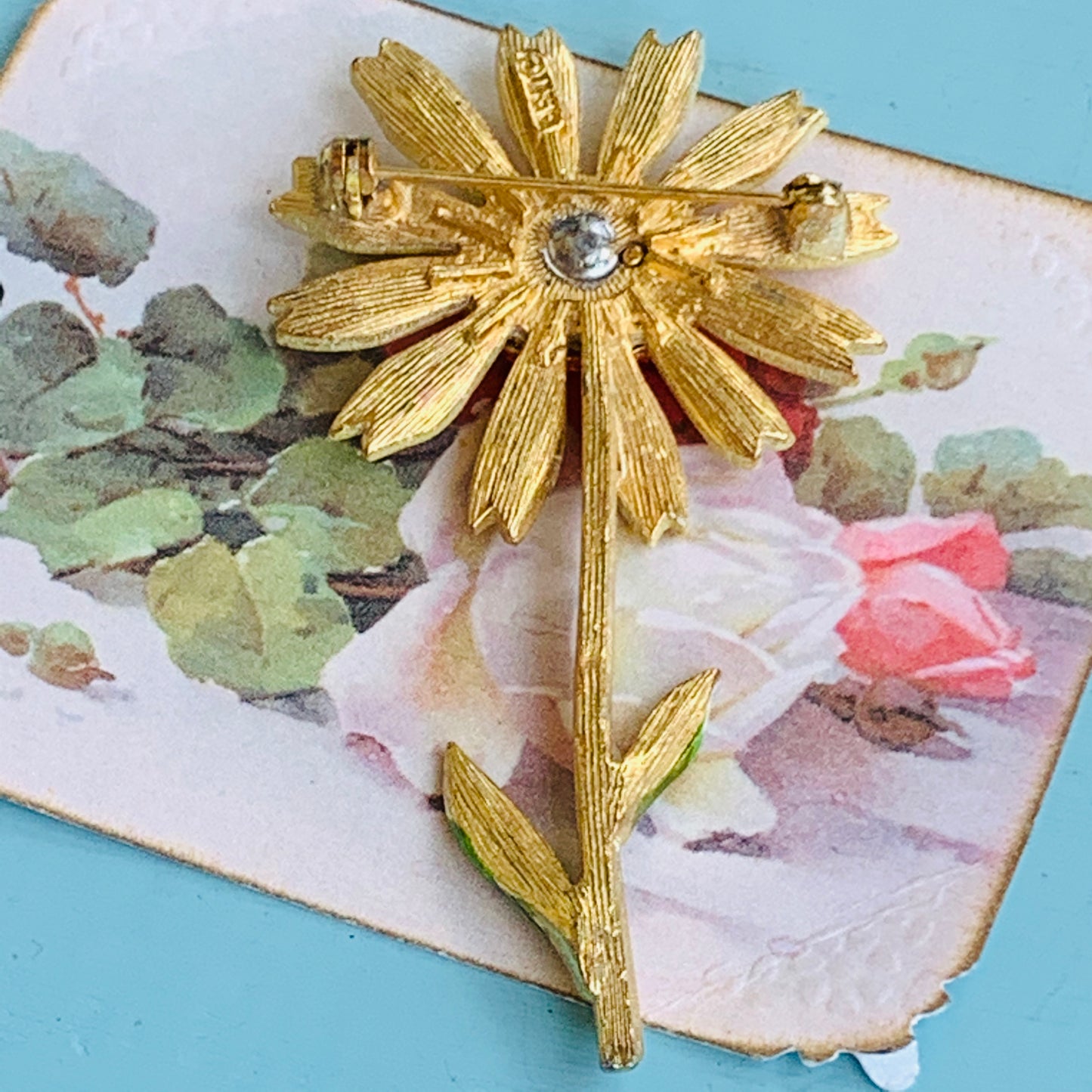 Vintage Signed Art Enameled Daisy Pin