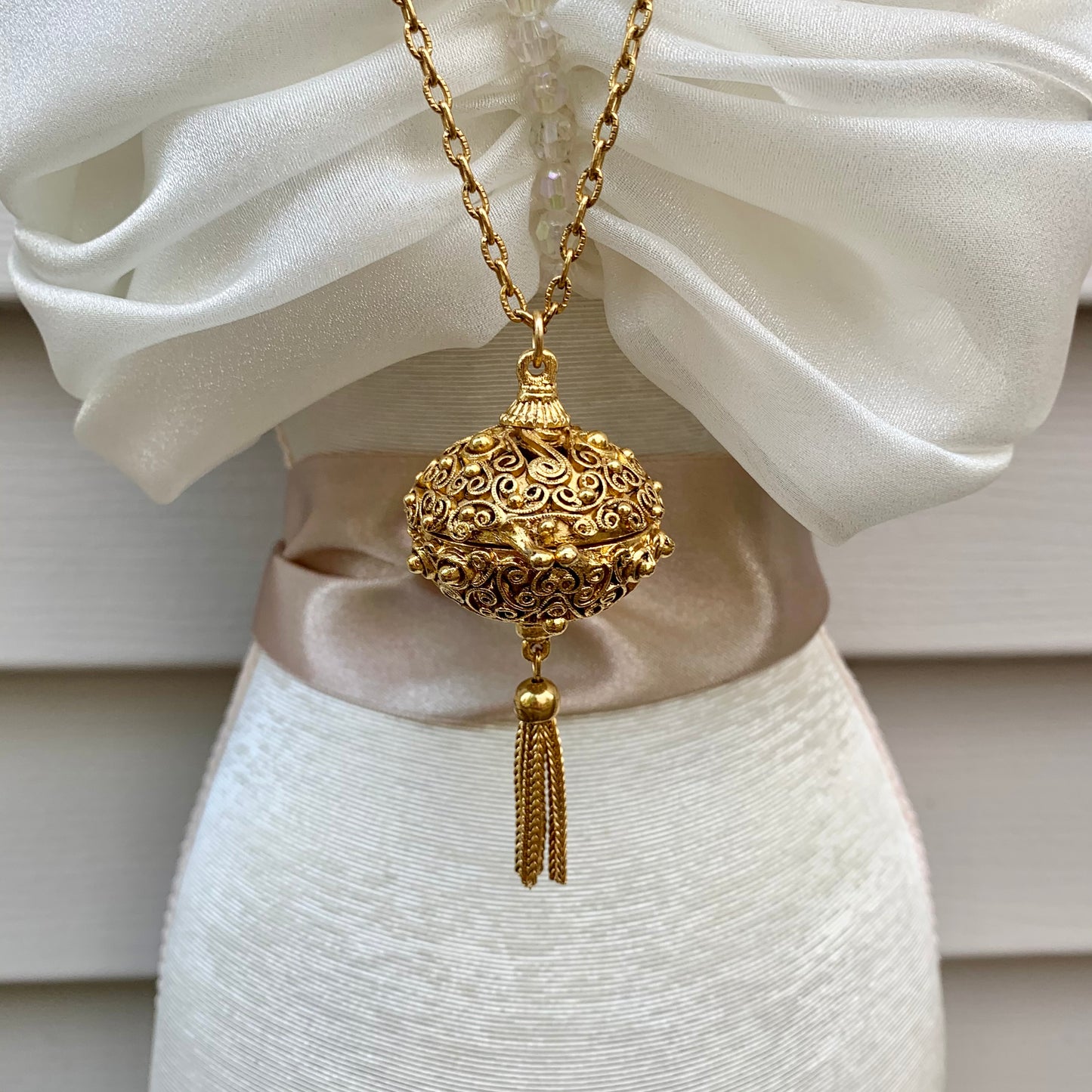 Vintage Florenza Bal-de-Parfum Perfume Gold Tone Necklace with Tags