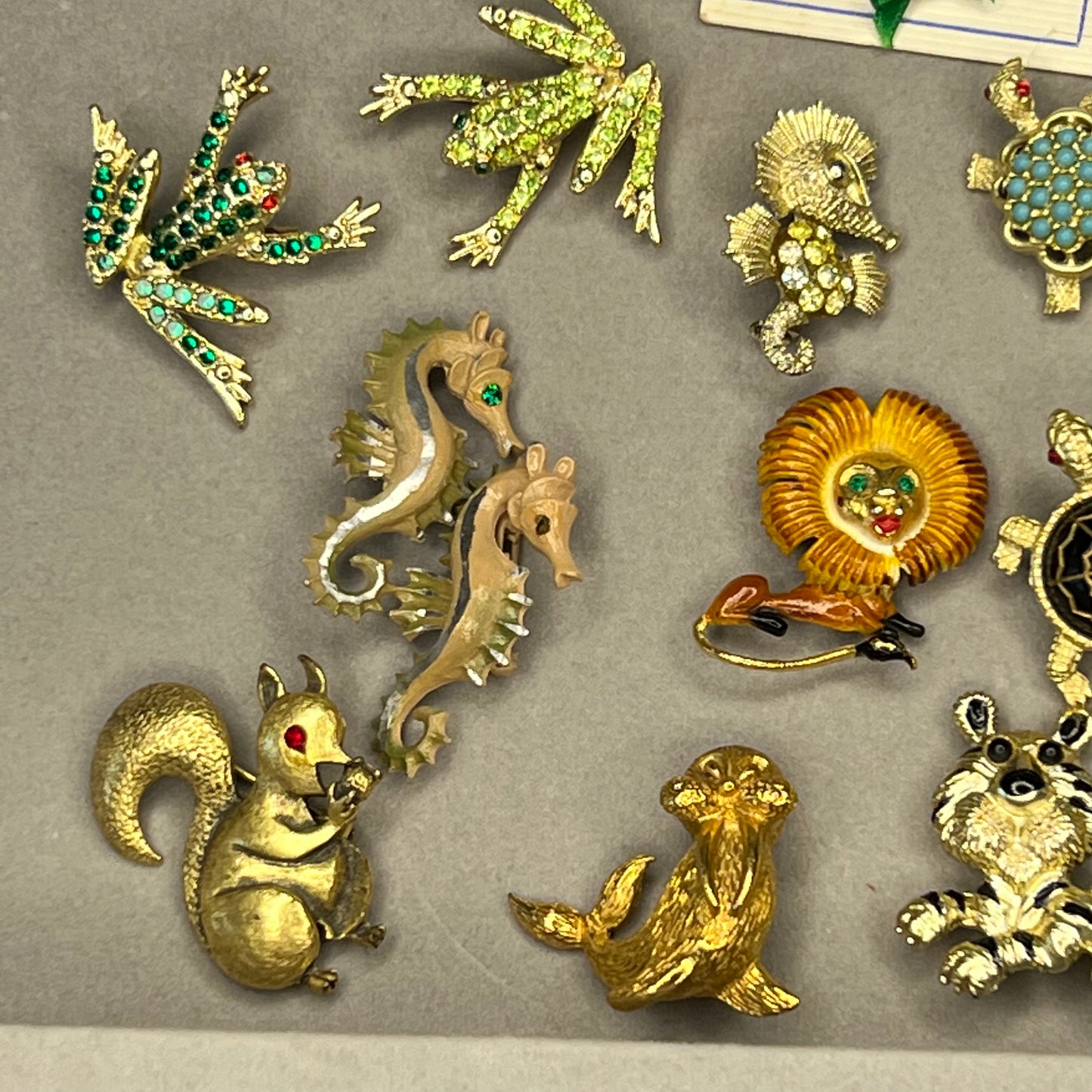 21 Piece Collection of Vintage Animal & Bird Figural Pins