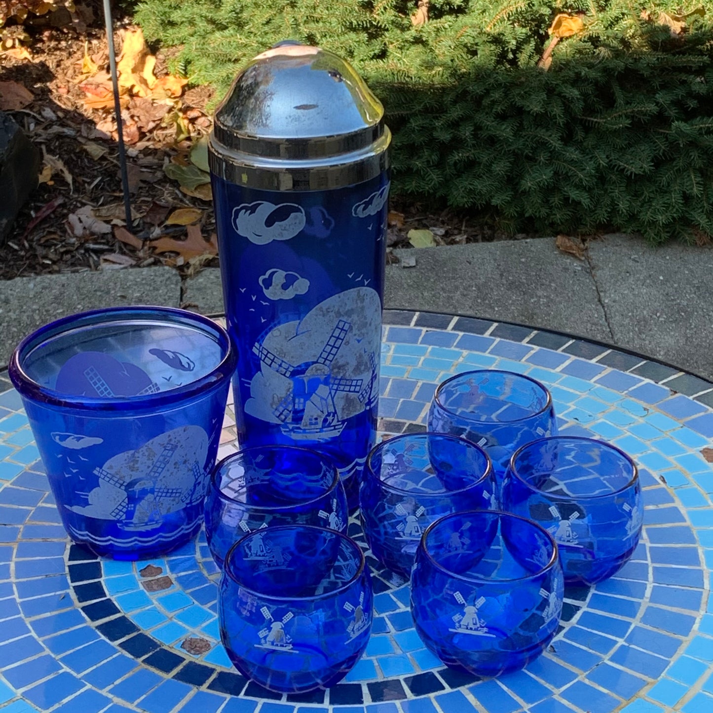 Vintage Hazel Atlas Sportsman Series Blue Bar Set